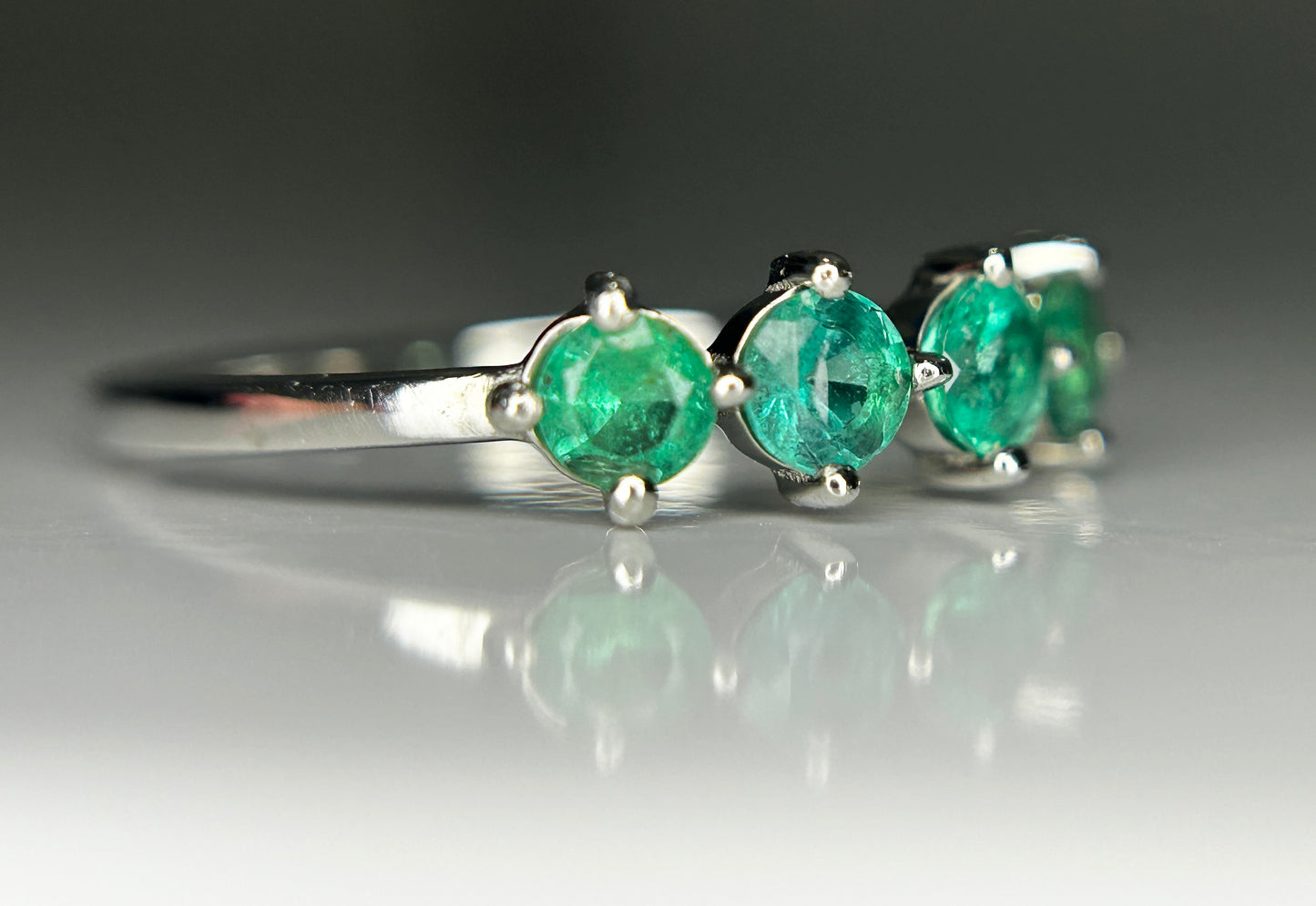 Beautiful 0.59Ct Natural Emerald Ring & Platinum 950