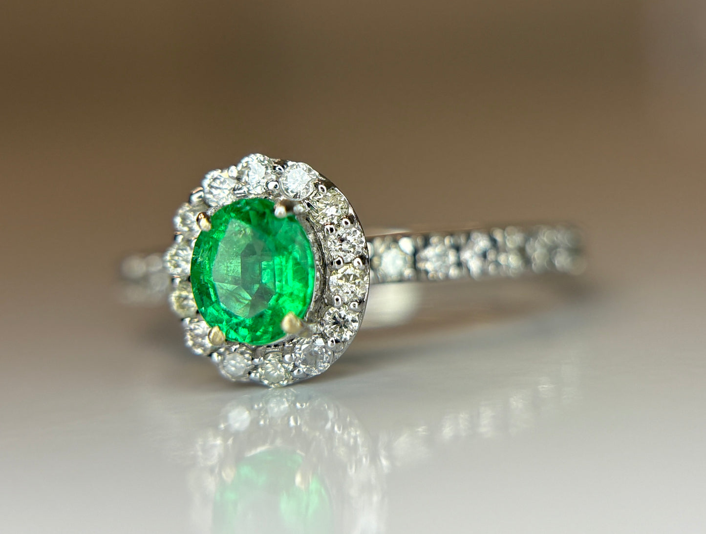 Beautiful 0.42 CT Natural Emerald With Natural Diamonds & 18k Gold