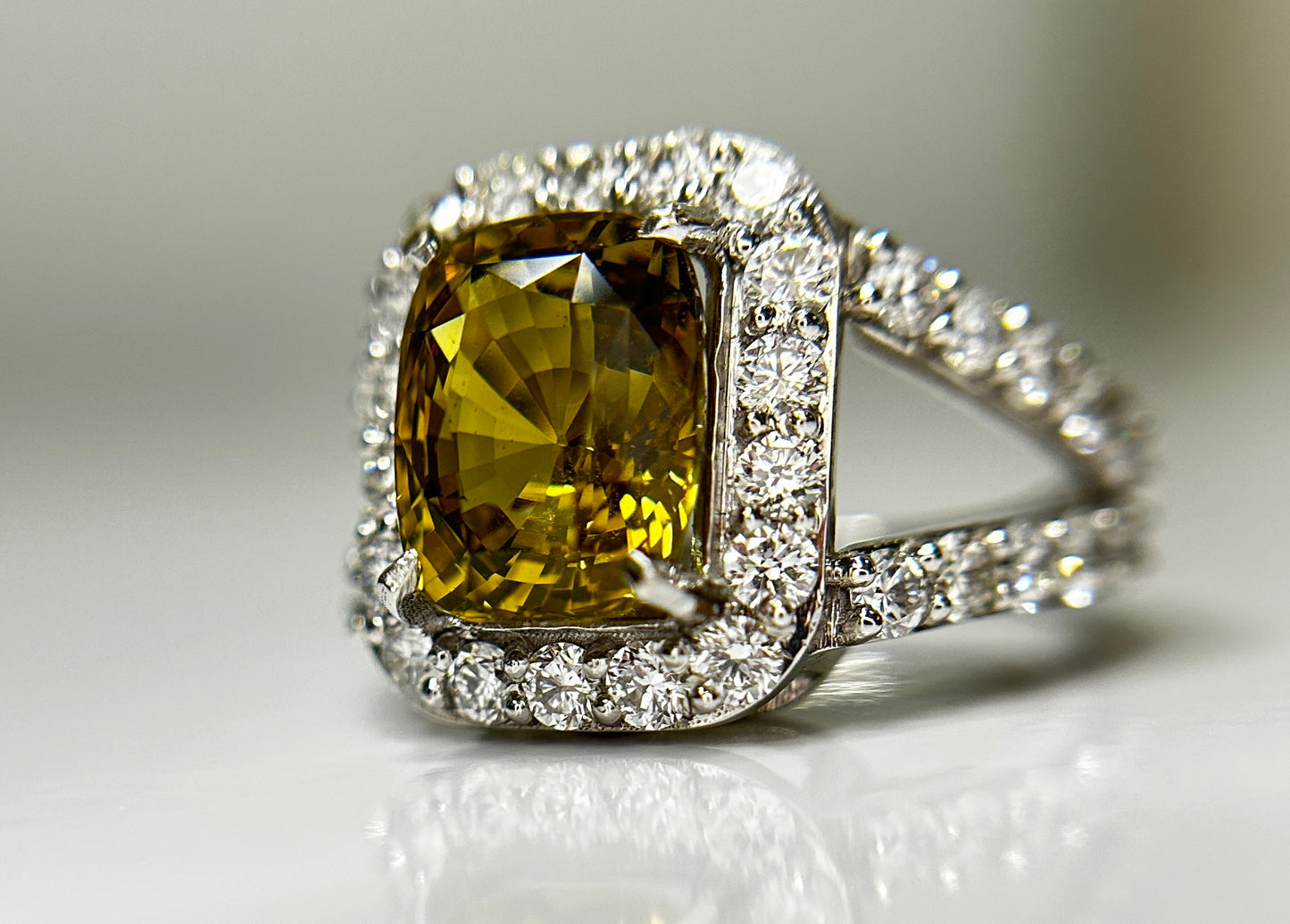 GIA Certified Natural Alexandrite 4.17ct Ring With 1.55 Cts Diamond & 18k White