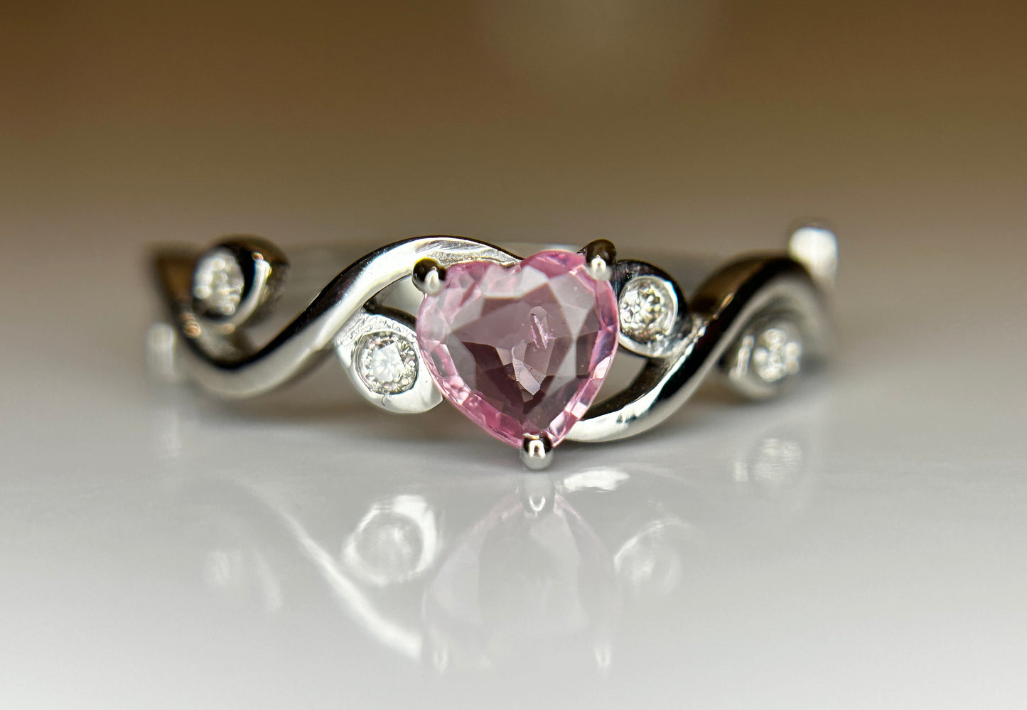 Beautiful 0.48ct Heart Shape Unheated Ceylon Pink Sapphire Diamonds & 950 Platinum