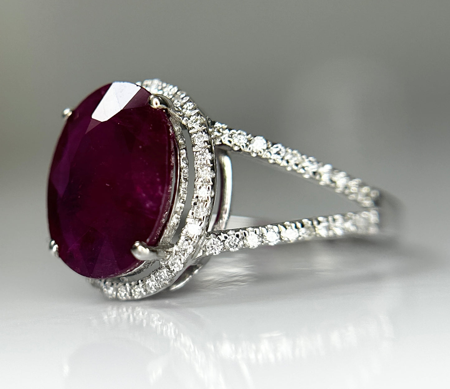 Natural Burma Ruby 3.77Ct With Natural Diamonds & 18k Gold