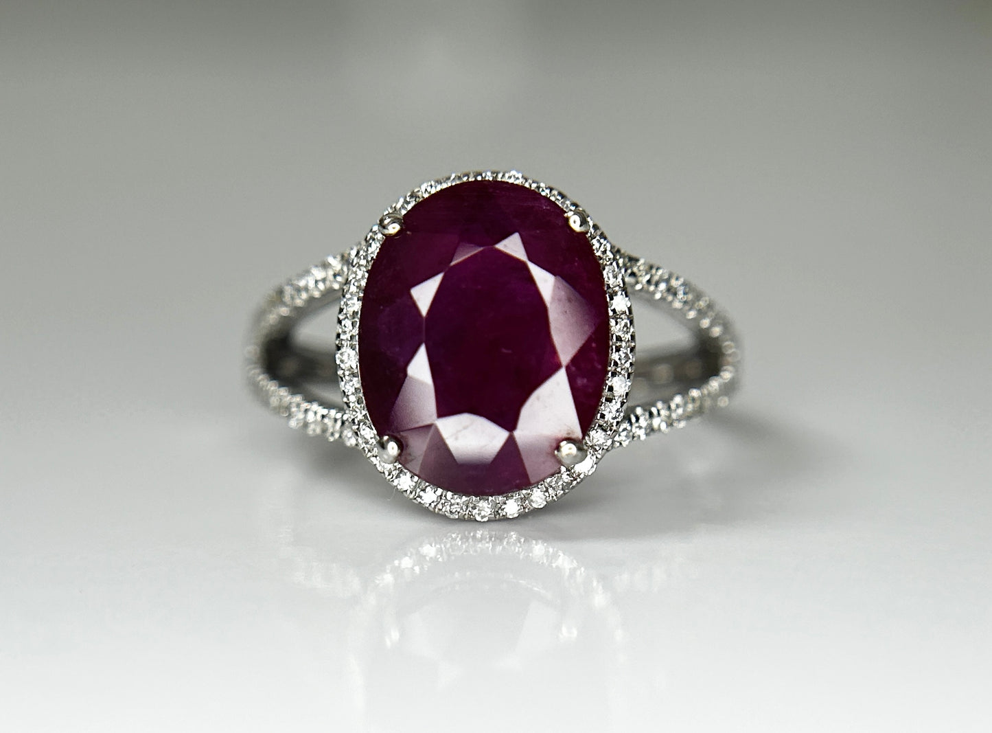 Natural Burma Ruby 3.77Ct With Natural Diamonds & 18k Gold