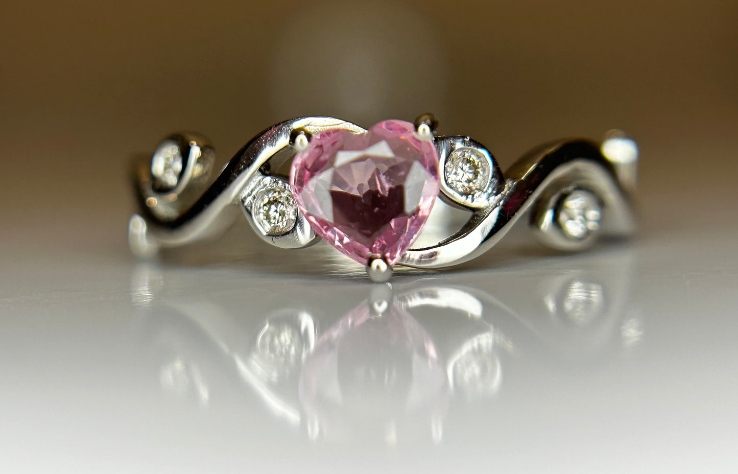 Beautiful 0.48ct Heart Shape Unheated Ceylon Pink Sapphire Diamonds & 950 Platinum