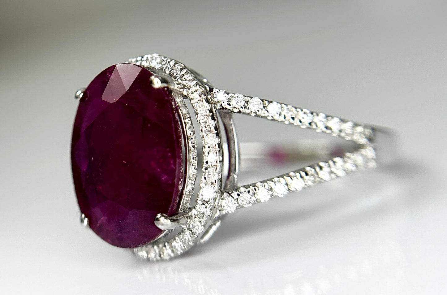 Natural Burma Ruby 3.77Ct With Natural Diamonds & 18k Gold