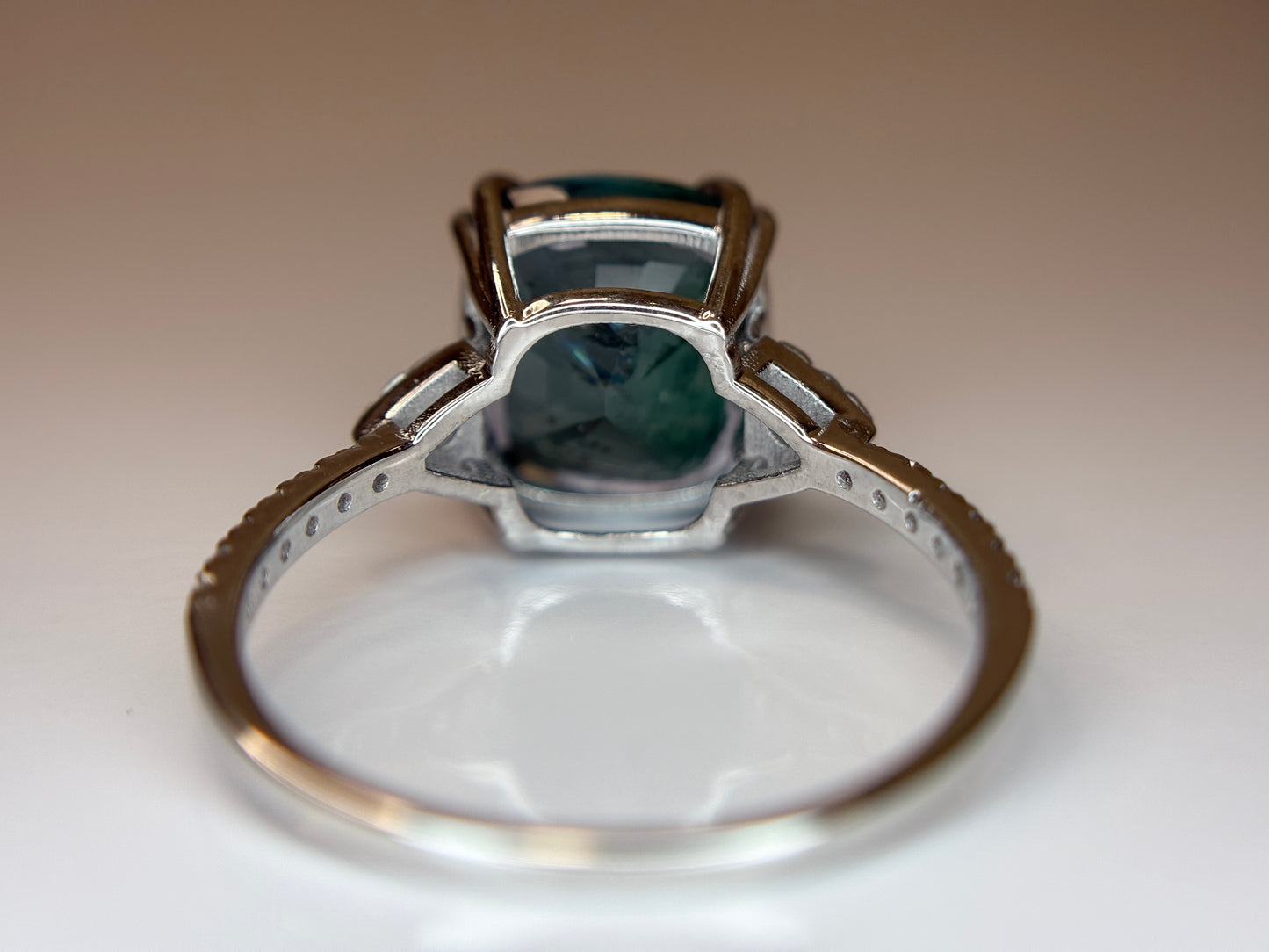 Beautiful Natural Emerald 4.75 CT With Natural Diamonds & 18k Gold