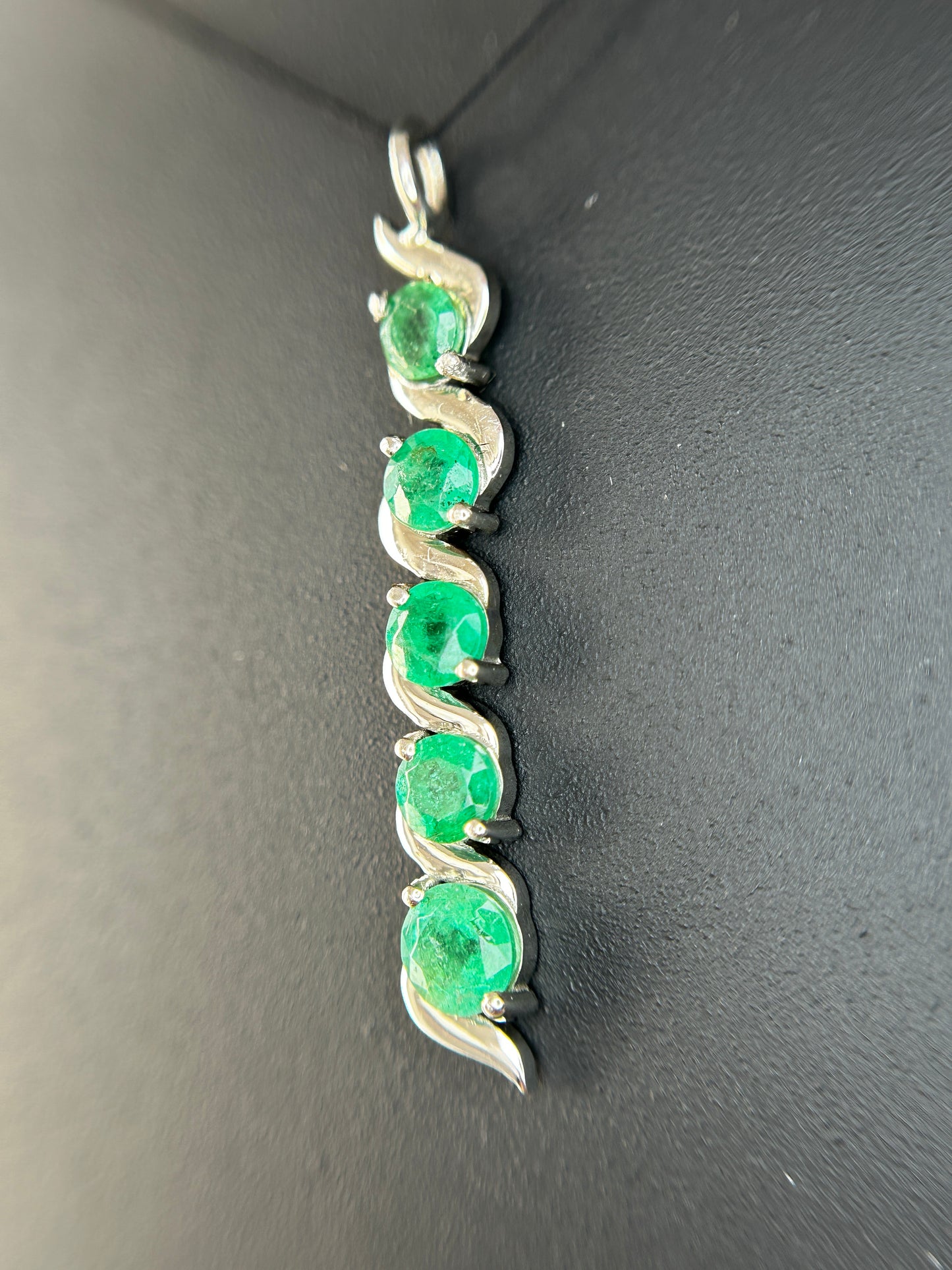 Beautiful 1.17ct Natural Emerald Pendant With Platinum 950