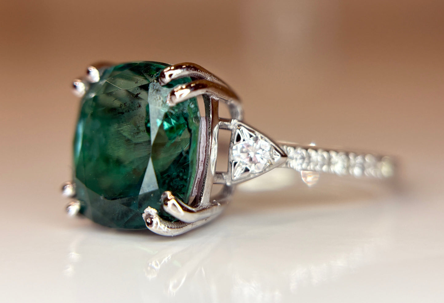 Beautiful Natural Emerald 4.75 CT With Natural Diamonds & 18k Gold