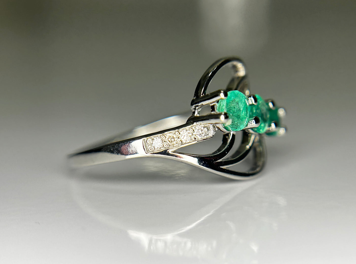 Beautiful 0.61Ct Natural Emerald Ring With Natural Diamonds & Platinum 950