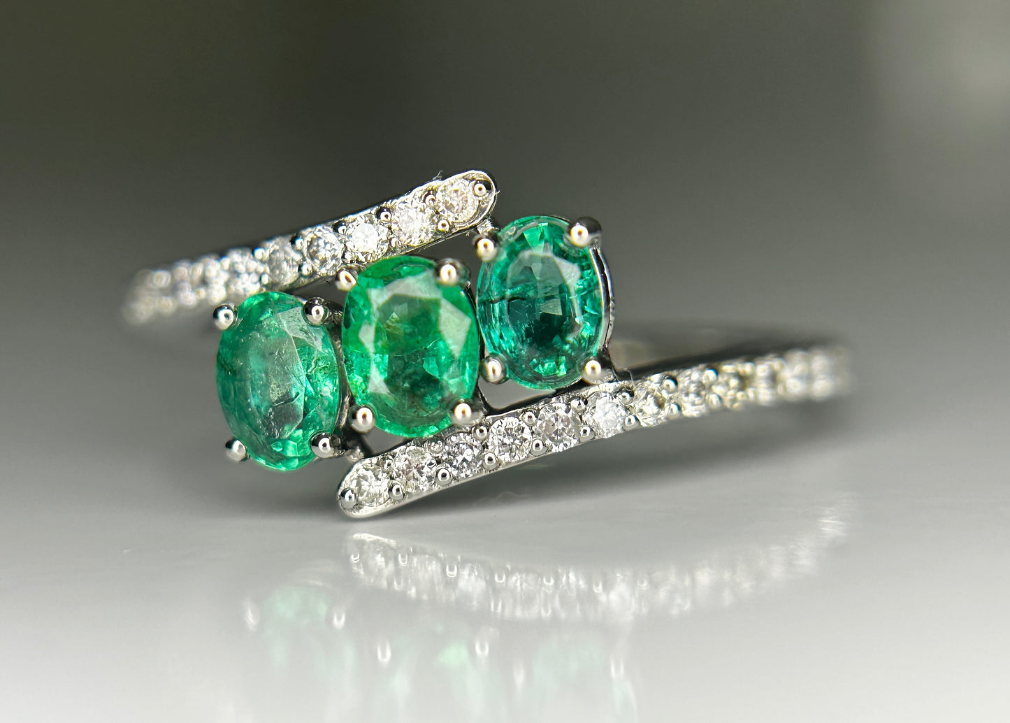 Beautiful 0.62Ct Natural Emerald Ring With Natural Diamonds & Platinum 950
