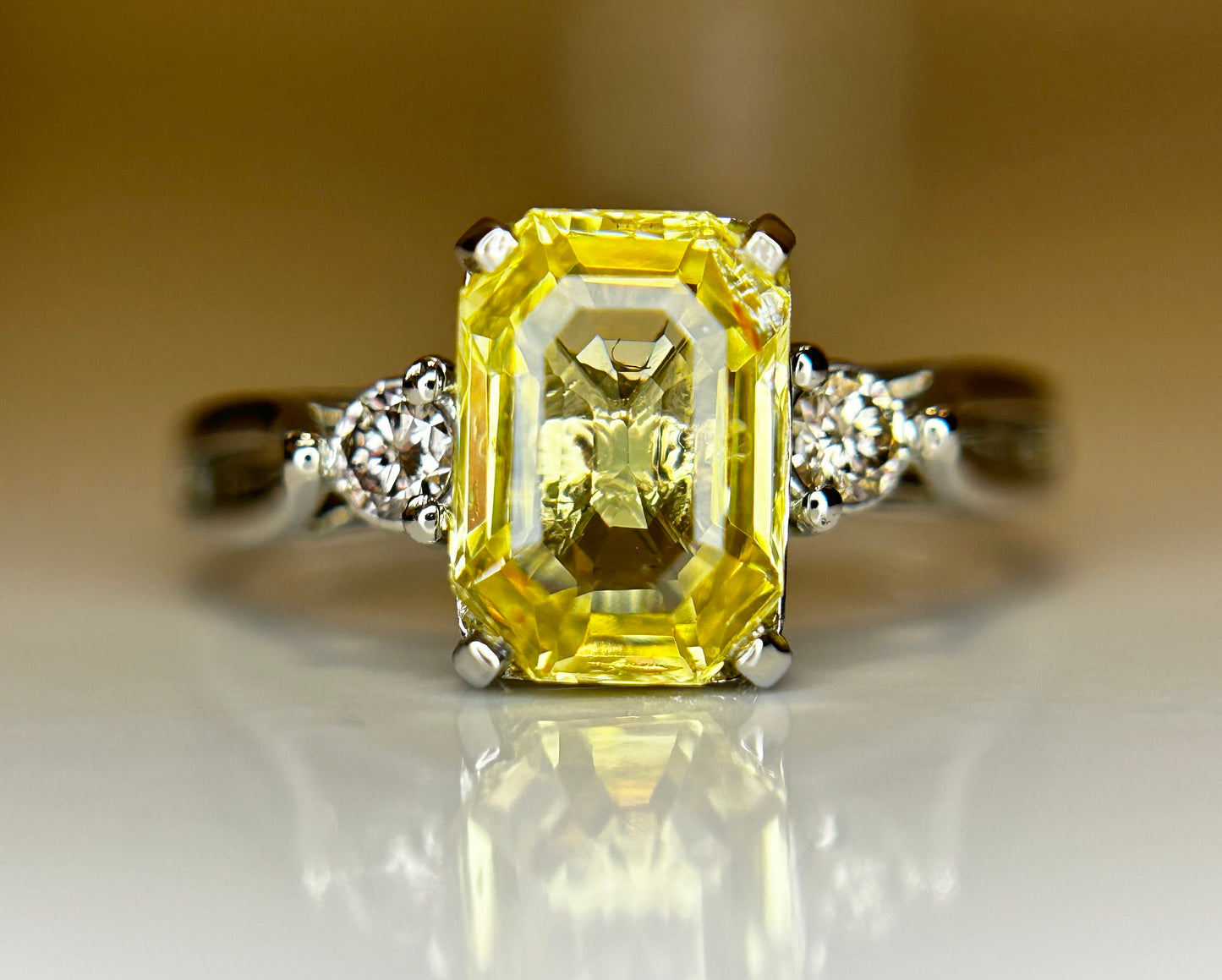 Beautiful 2.40ct Unheated Untreated Natural Ceylon Yellow Sapphire Diamonds & 950 Platinum