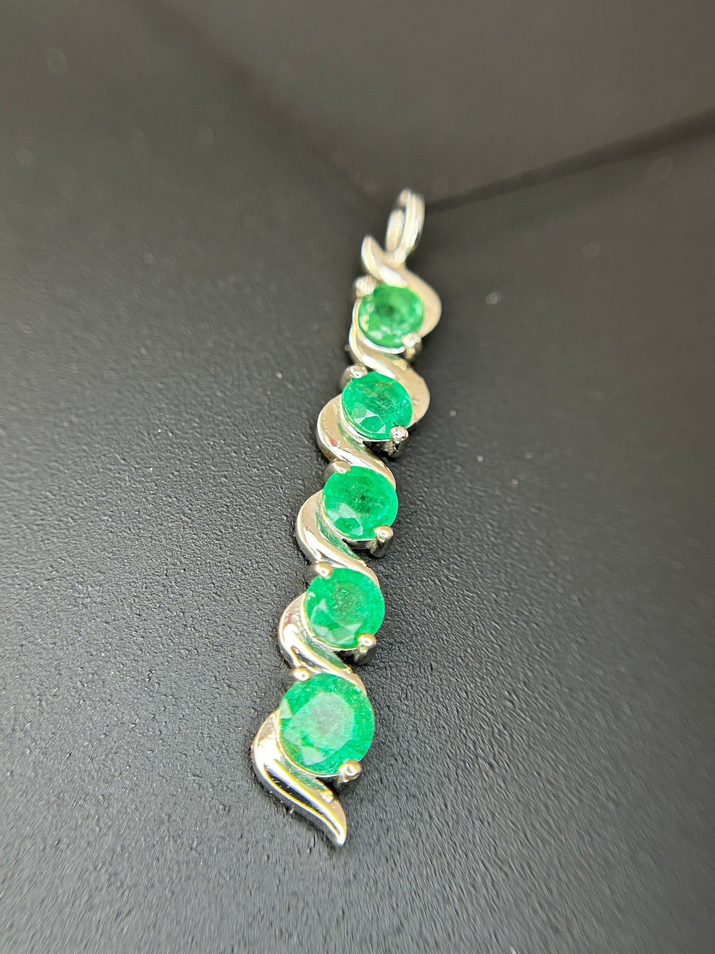 Beautiful 1.17ct Natural Emerald Pendant With Platinum 950