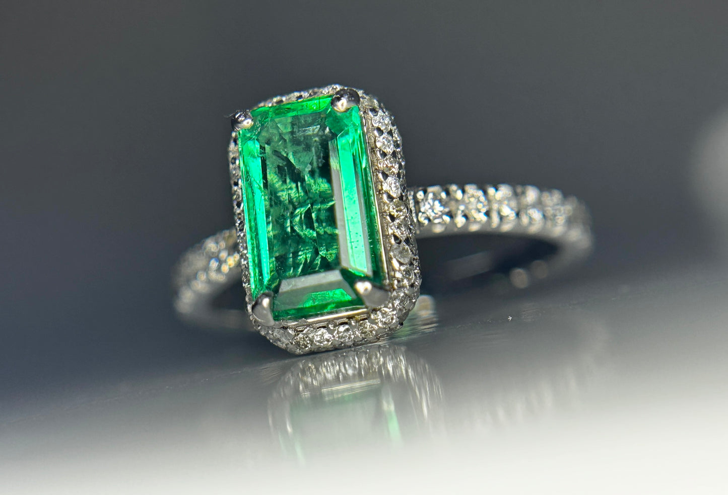 Beautiful Natural Emerald With Natural Diamonds & 18k Gold