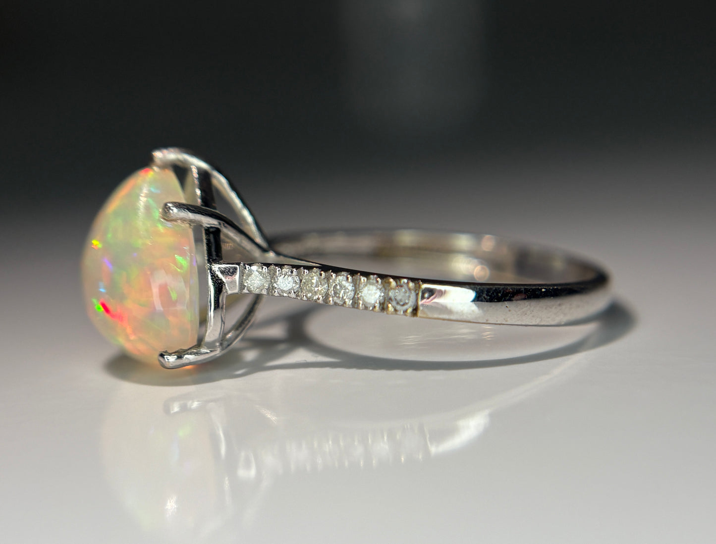 Beautiful Natural Fire Opal 2.16 CT Ring With Natural Diamond and 18k Gold
