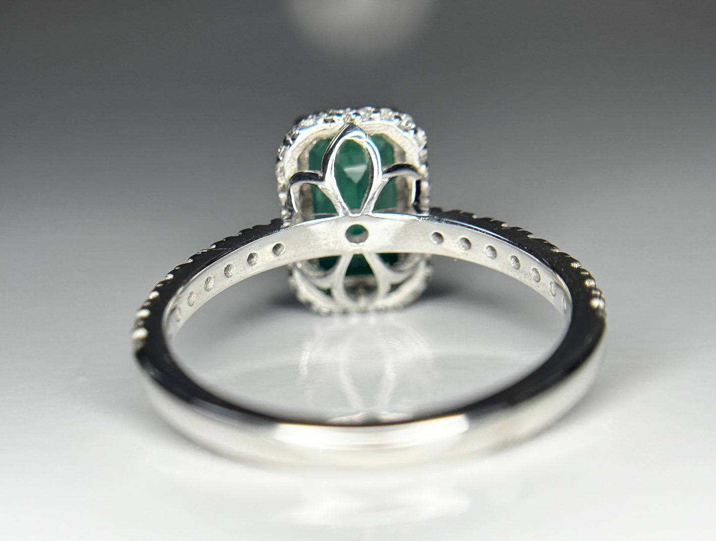 Beautiful Natural Emerald With Natural Diamonds & 18k Gold