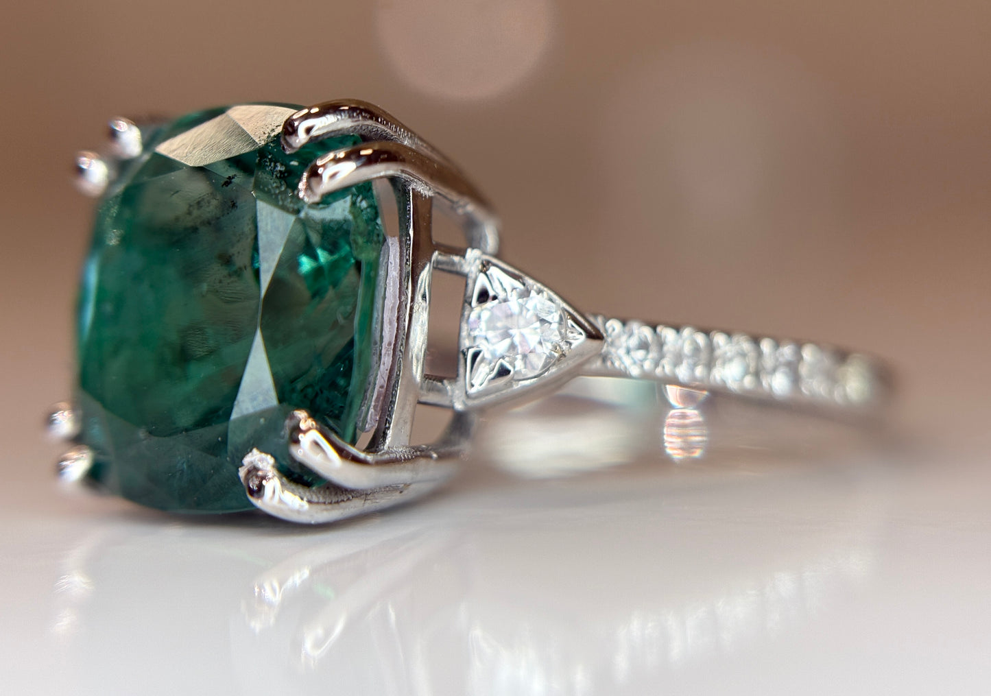 Beautiful Natural Emerald 4.75 CT With Natural Diamonds & 18k Gold