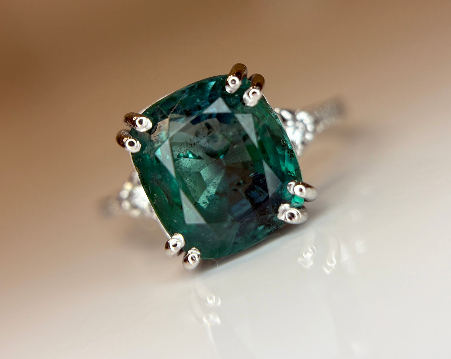 Beautiful Natural Emerald 4.75 CT With Natural Diamonds & 18k Gold