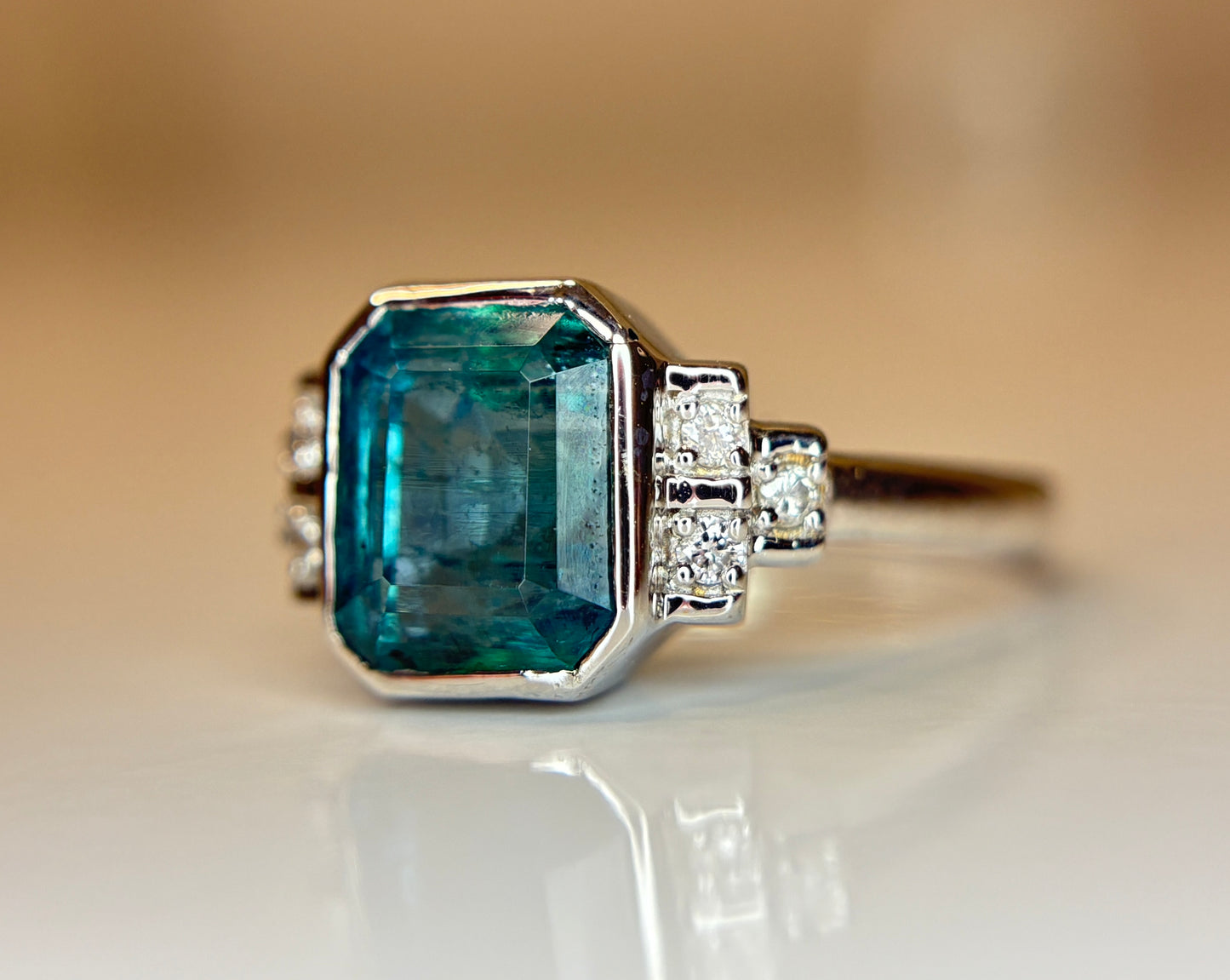 Beautiful 3.32 CT Natural Emerald With Natural Diamonds & 18k Gold
