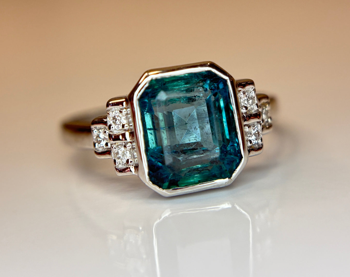 Beautiful 3.32 CT Natural Emerald With Natural Diamonds & 18k Gold