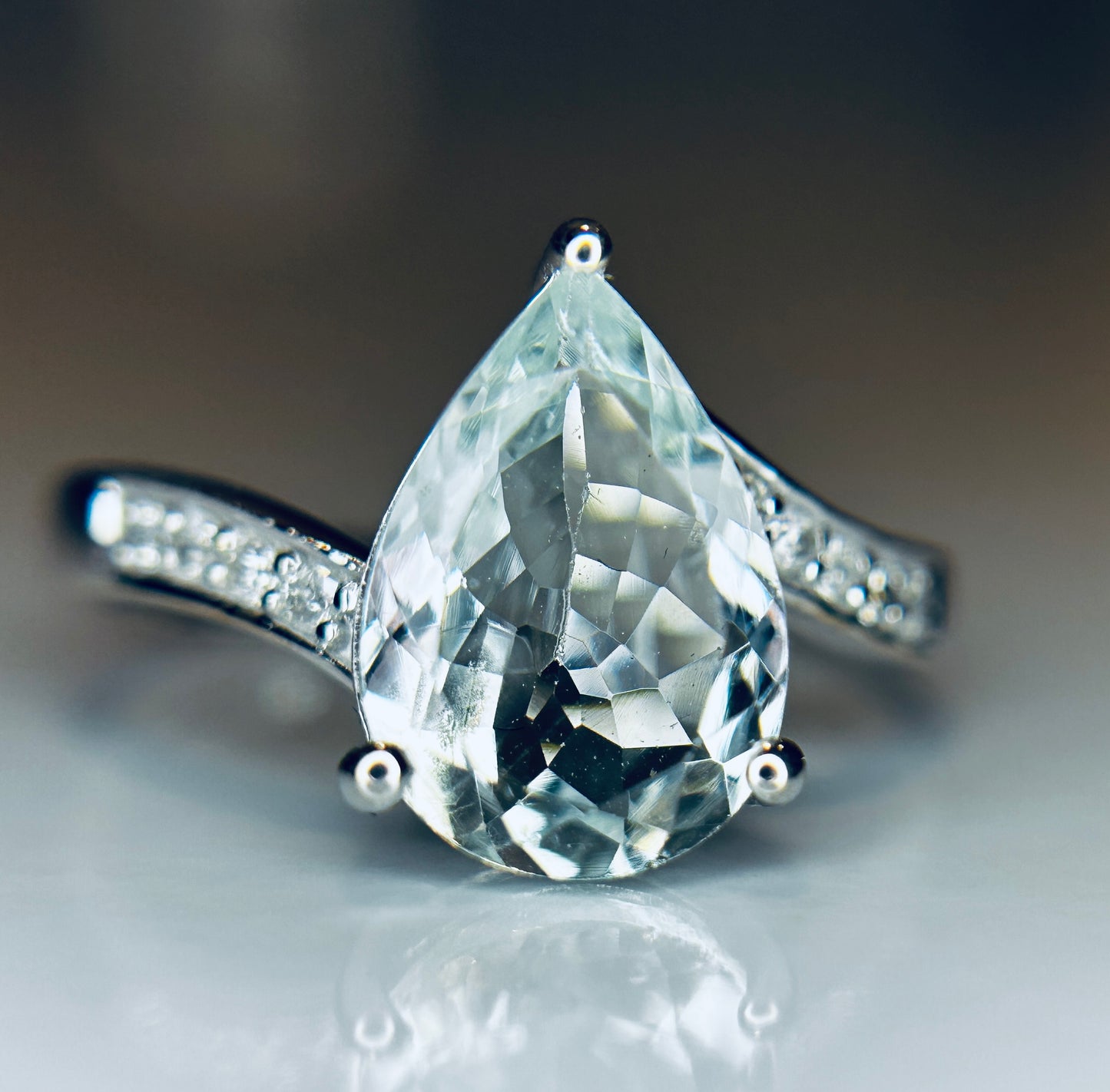 Beautiful 2.60 CT Natural Aquamarine Ring With Natural Diamonds & 18k White Gold