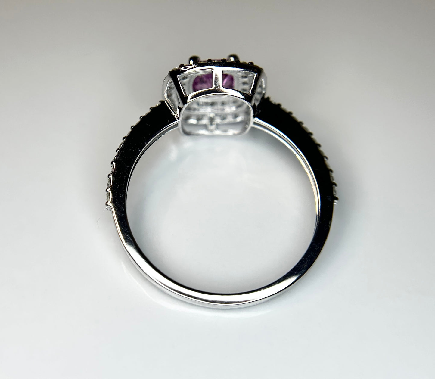 Beautiful 0.63 CT Unheated Ceylon Pink Sapphire With Natural Diamonds & 18k Gold