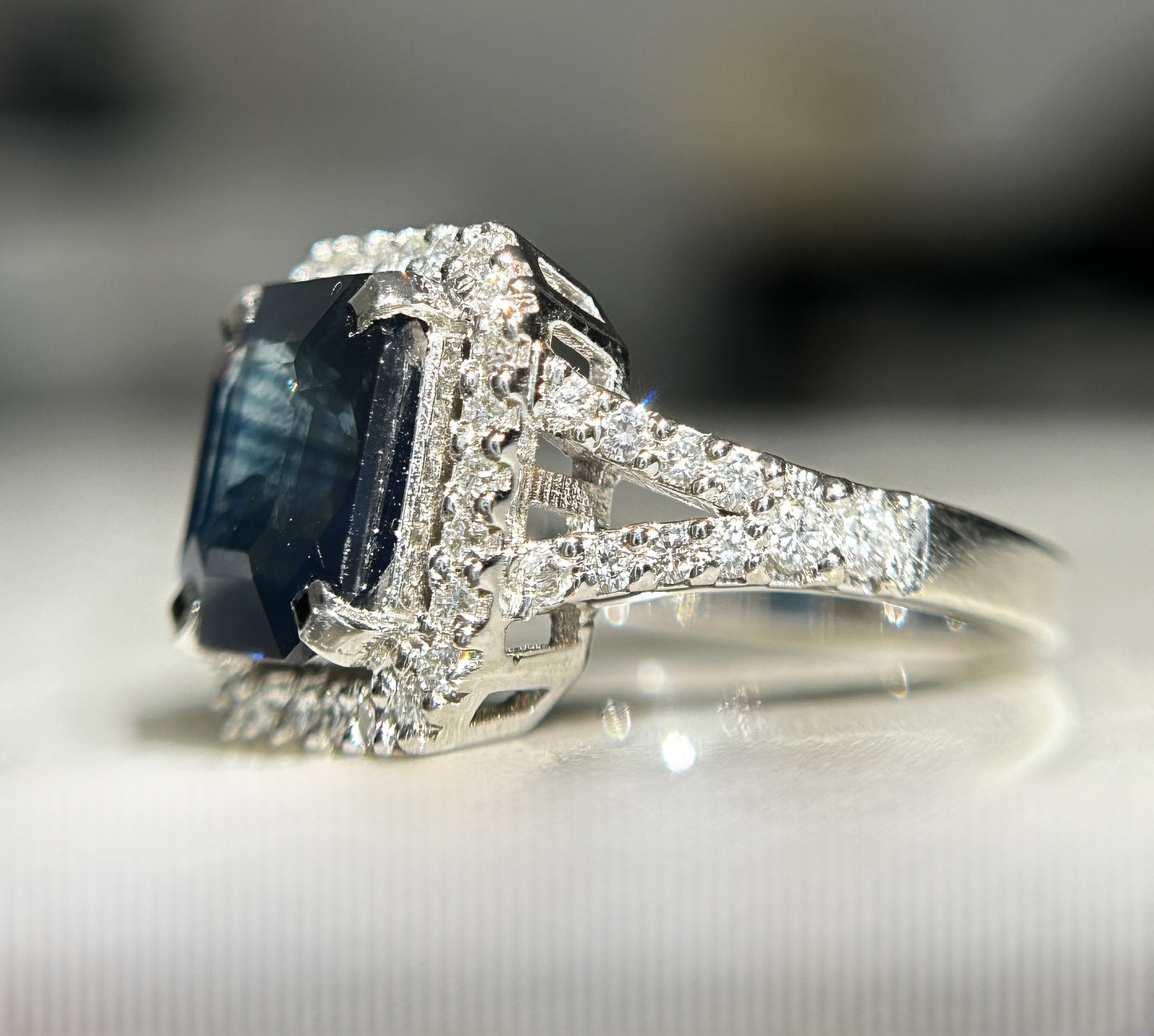 Beautiful 3.50CT Blue Sapphire With Diamonds & 18k White Gold