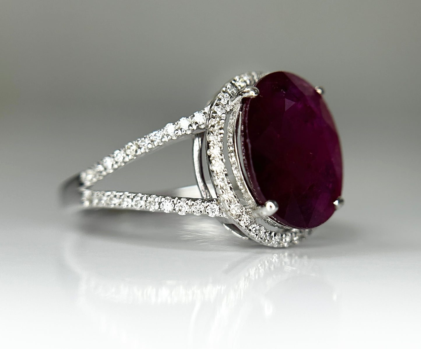 Natural Burma Ruby 3.77Ct With Natural Diamonds & 18k Gold