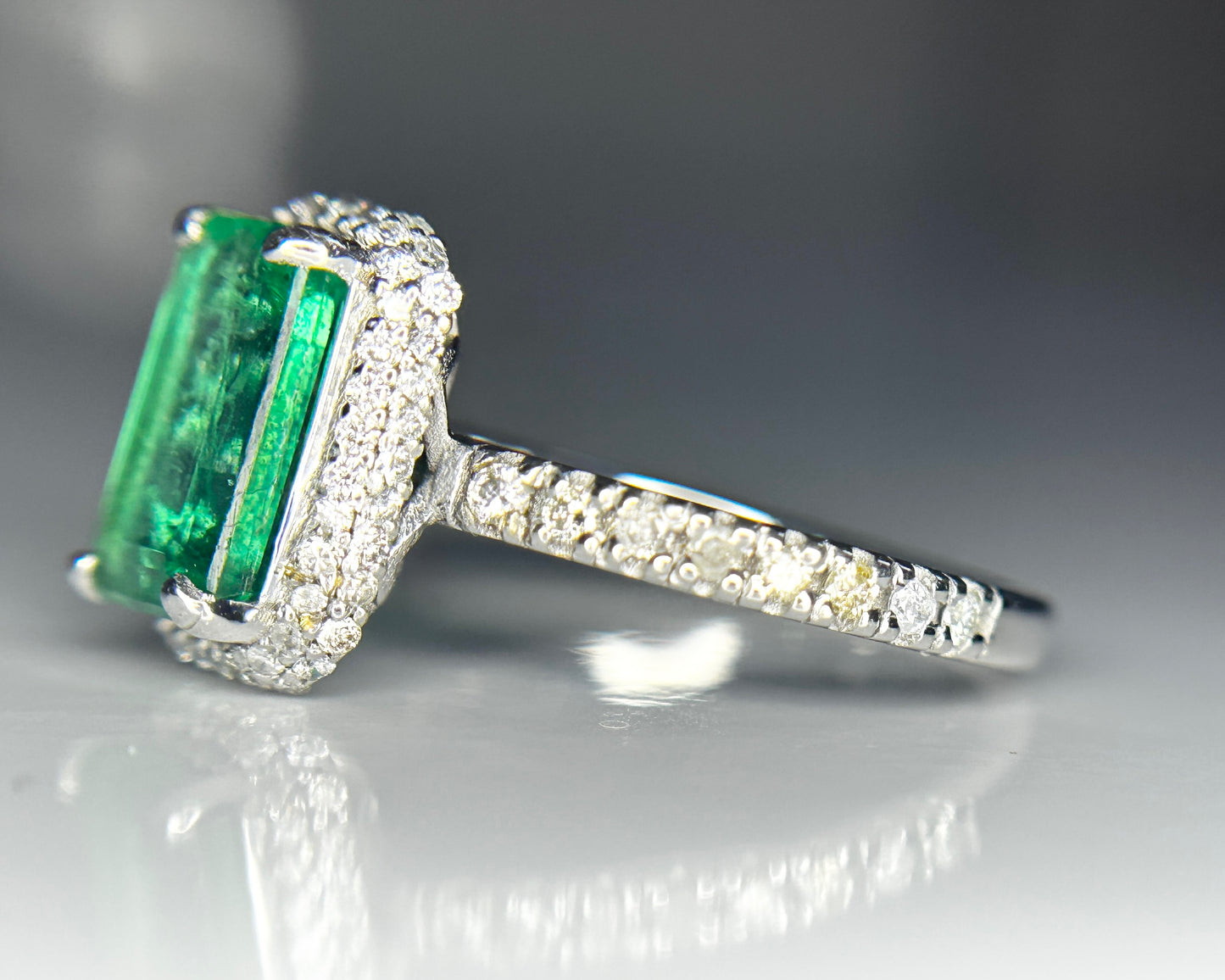 Beautiful Natural Emerald With Natural Diamonds & 18k Gold