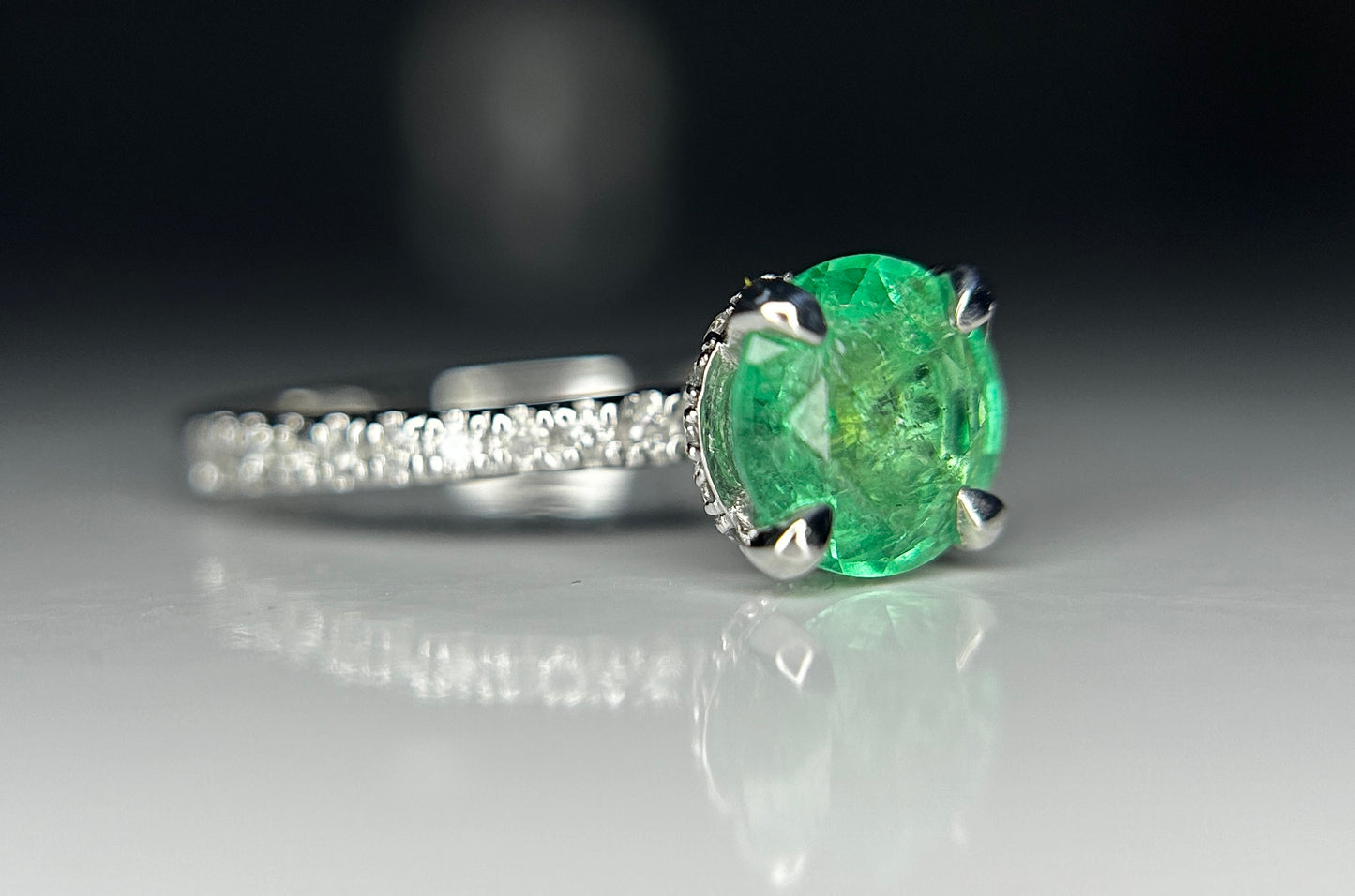 Beautiful 1.03ct Natural Emerald With Natural Diamonds & 18k Gold