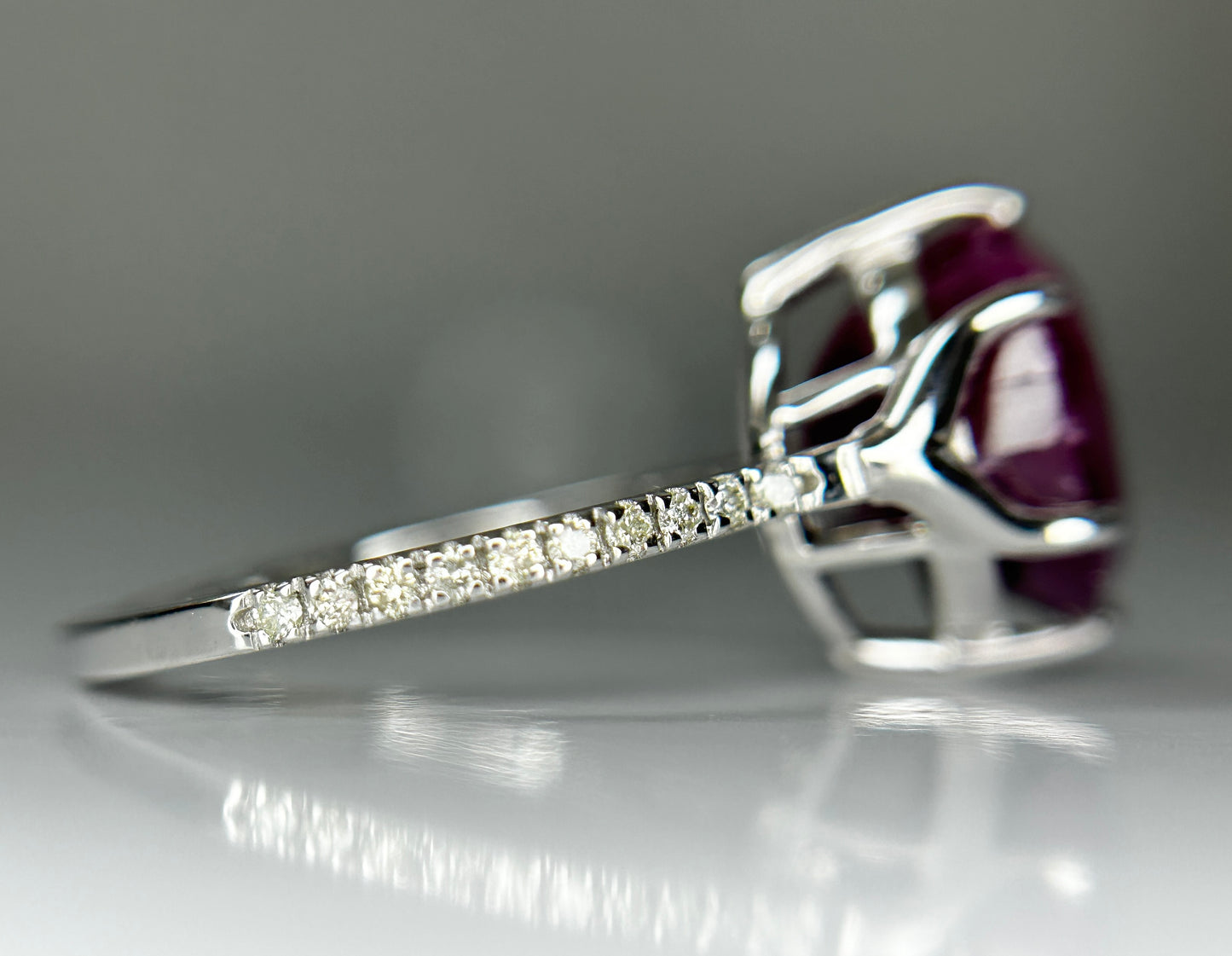 Natural Burma Ruby Unheated/Untreated 6.19 Ct With Natural Diamonds & 18k Gold