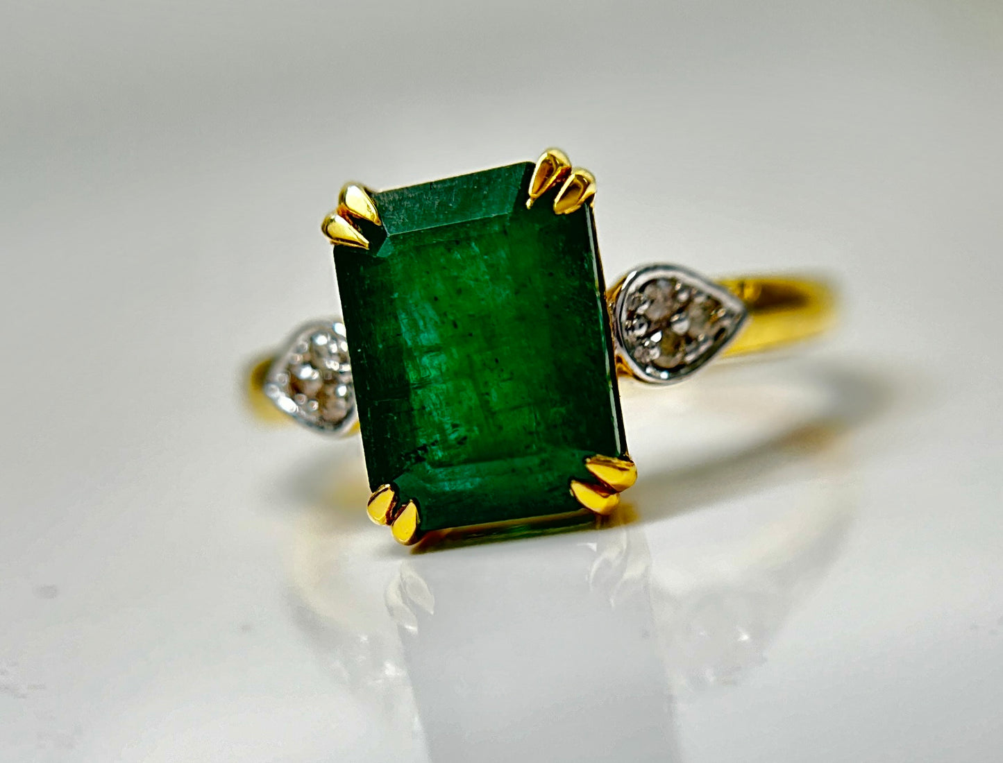 Beautiful Natural Emerald 2.96ct With Natural Diamonds & 18k Gold