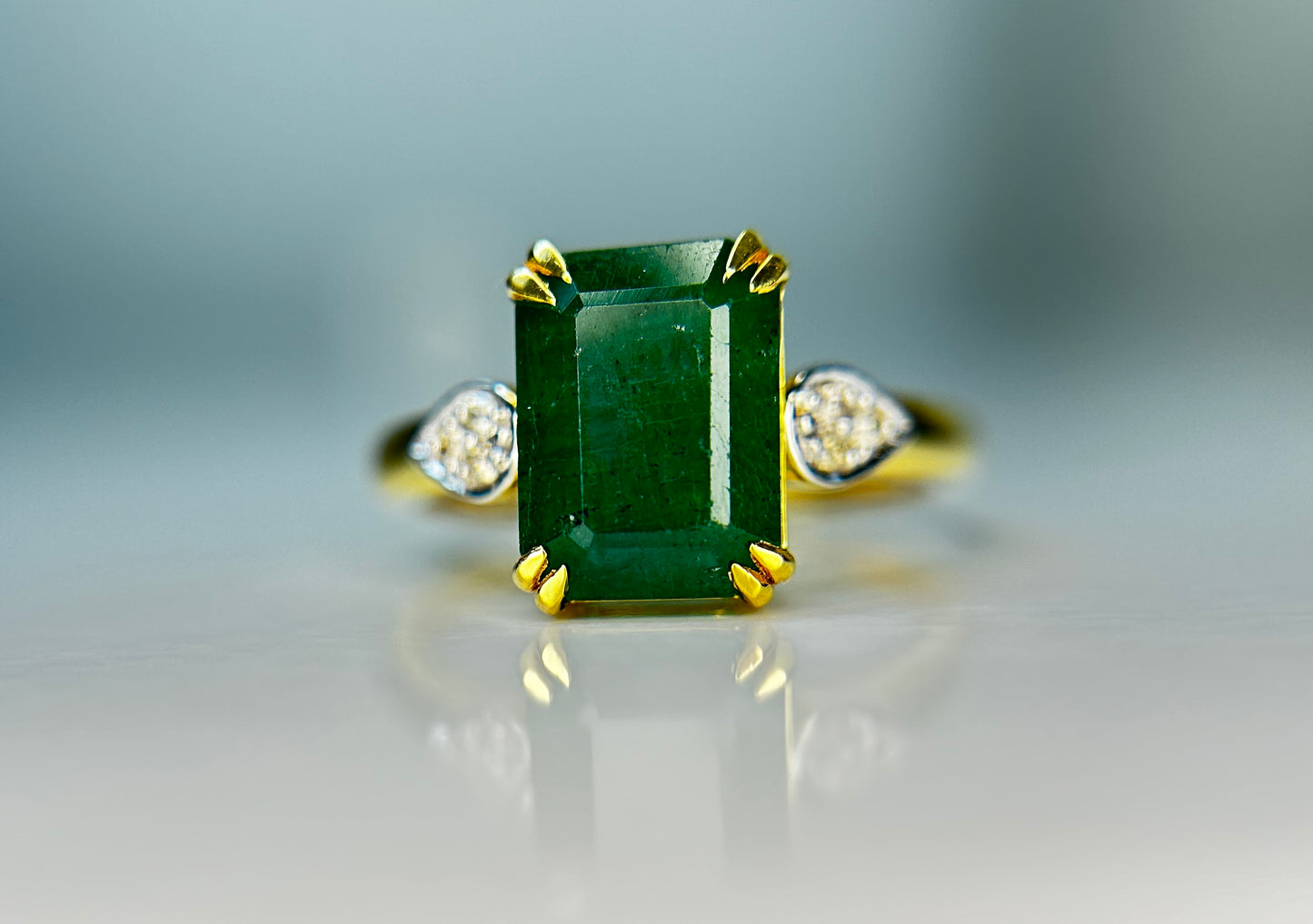 Beautiful Natural Emerald 2.96ct With Natural Diamonds & 18k Gold