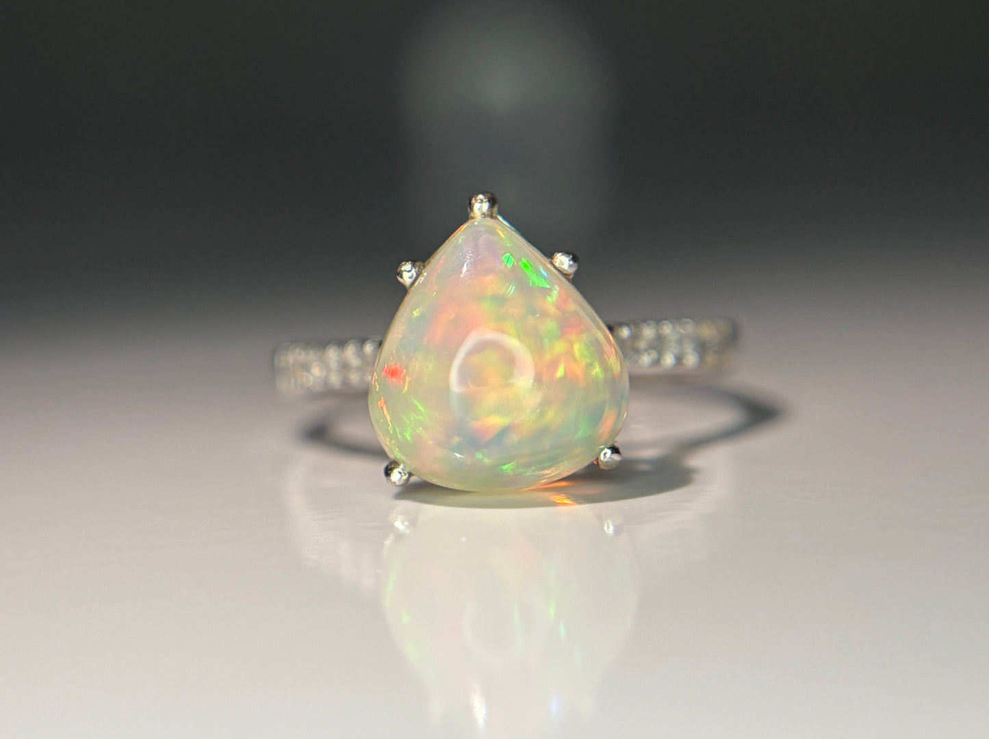 Beautiful Natural Fire Opal 2.16 CT Ring With Natural Diamond and 18k Gold