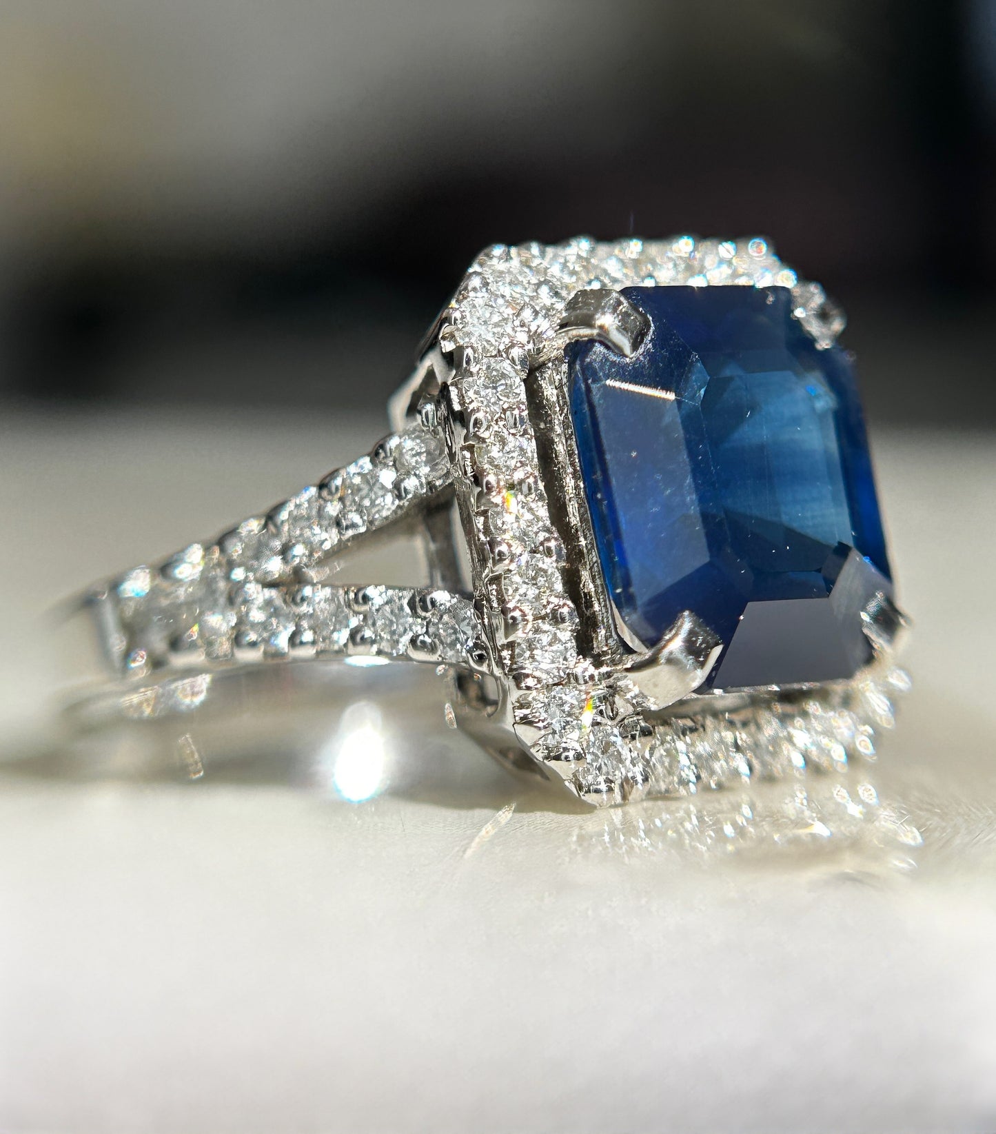 Beautiful 3.50CT Blue Sapphire With Diamonds & 18k White Gold