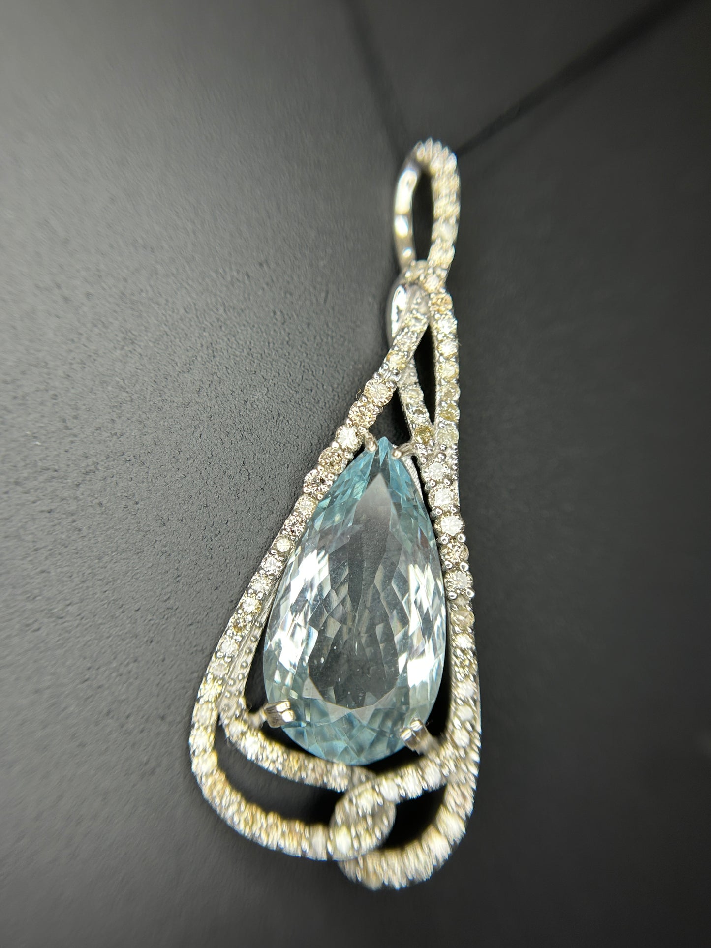 Beautiful Natural Flawless 8.81 CT Aquamarine Pendant With Diamonds and 18k Gold