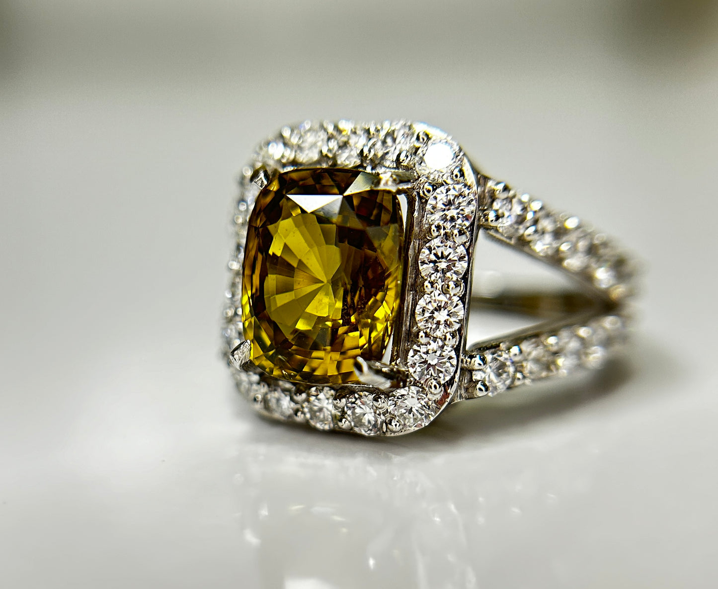 GIA Certified Natural Alexandrite 4.17ct Ring With 1.55 Cts Diamond & 18k White