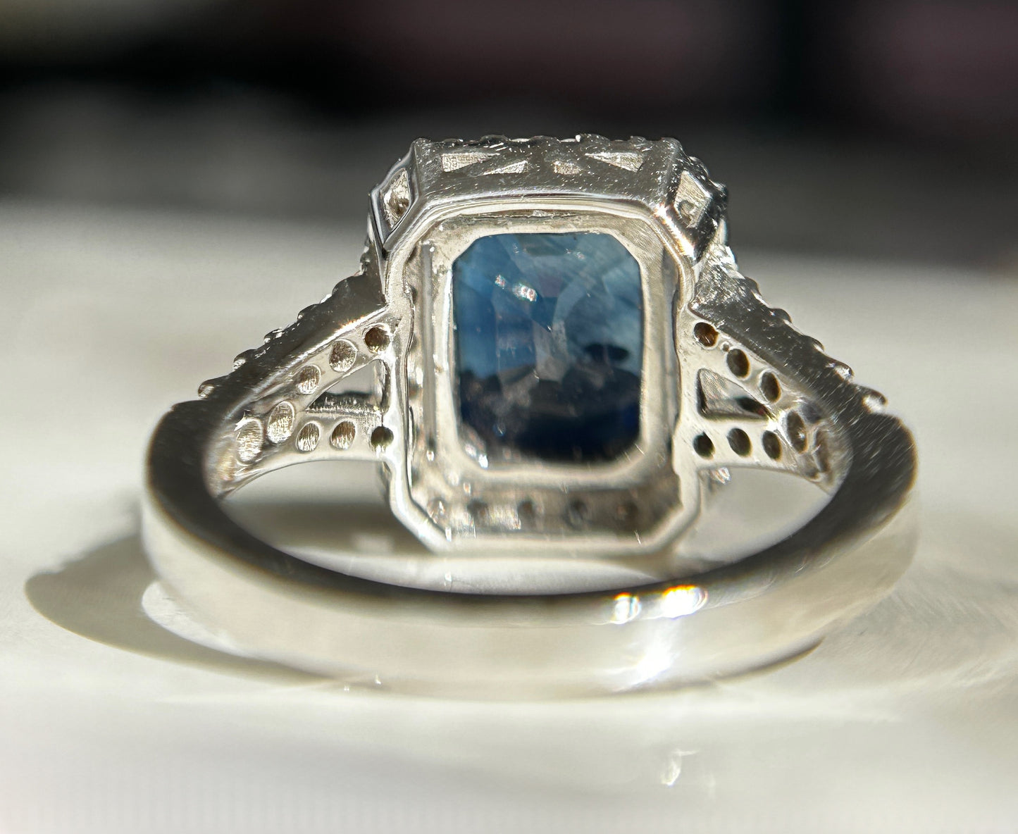 Beautiful 3.50CT Blue Sapphire With Diamonds & 18k White Gold