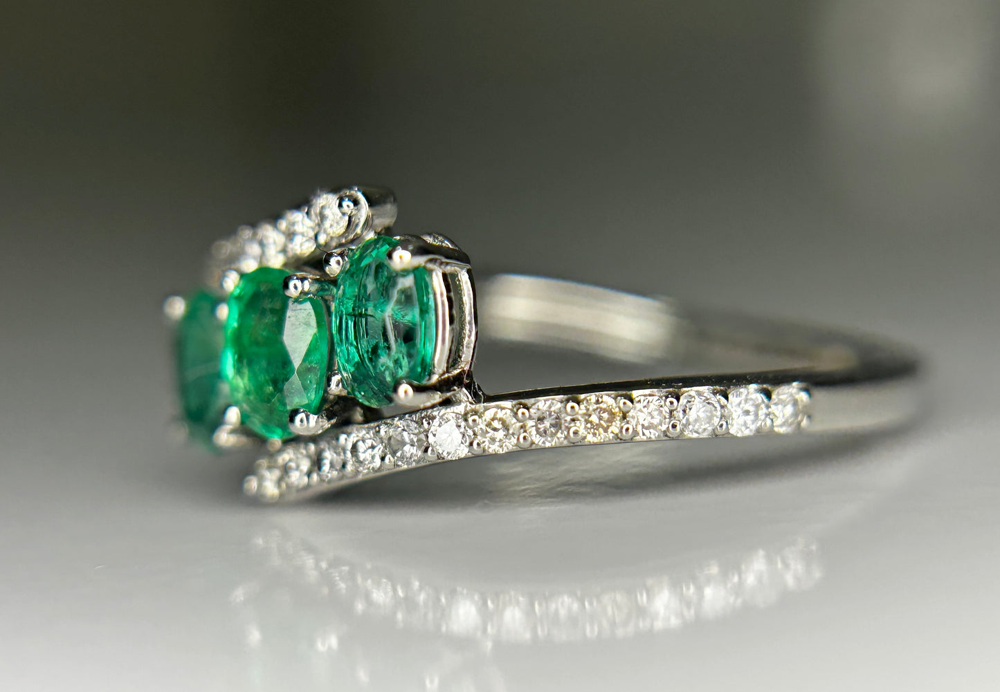 Beautiful 0.62Ct Natural Emerald Ring With Natural Diamonds & Platinum 950