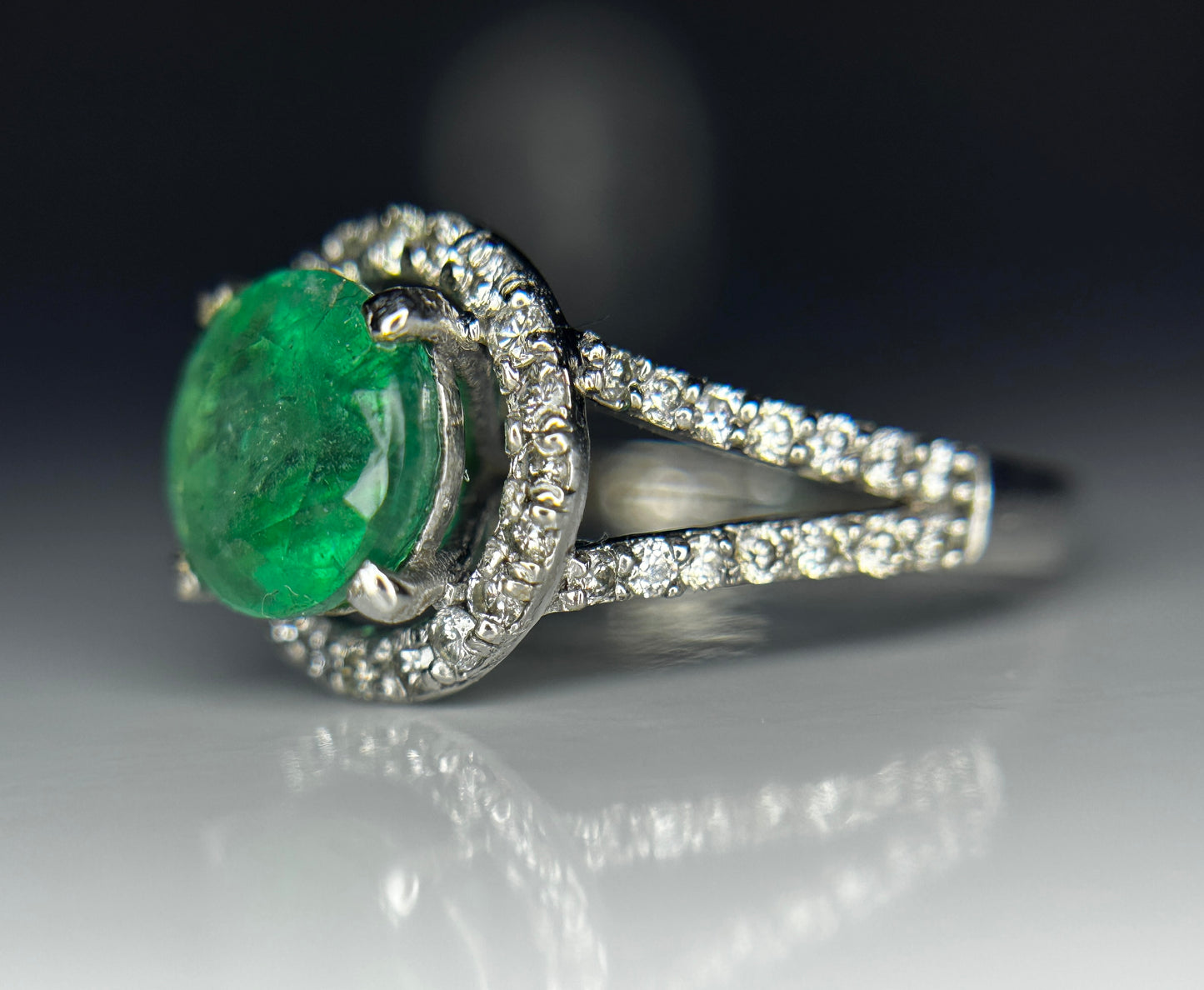 Beautiful 1.96Ct Natural Emerald With Natural Diamonds & 18k Gold