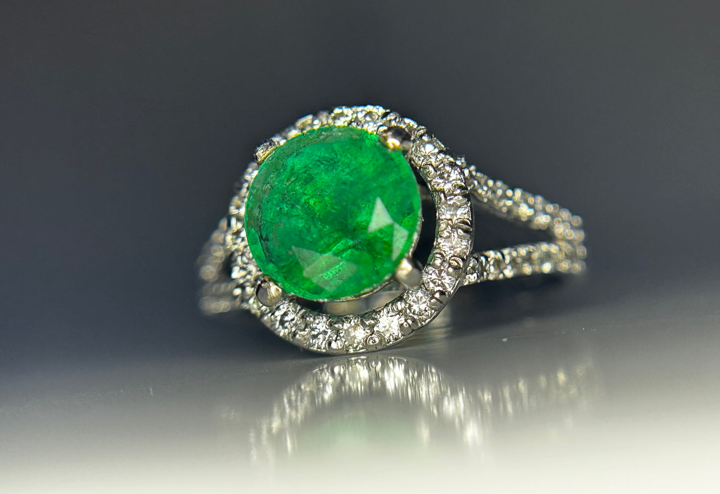Beautiful 1.96Ct Natural Emerald With Natural Diamonds & 18k Gold