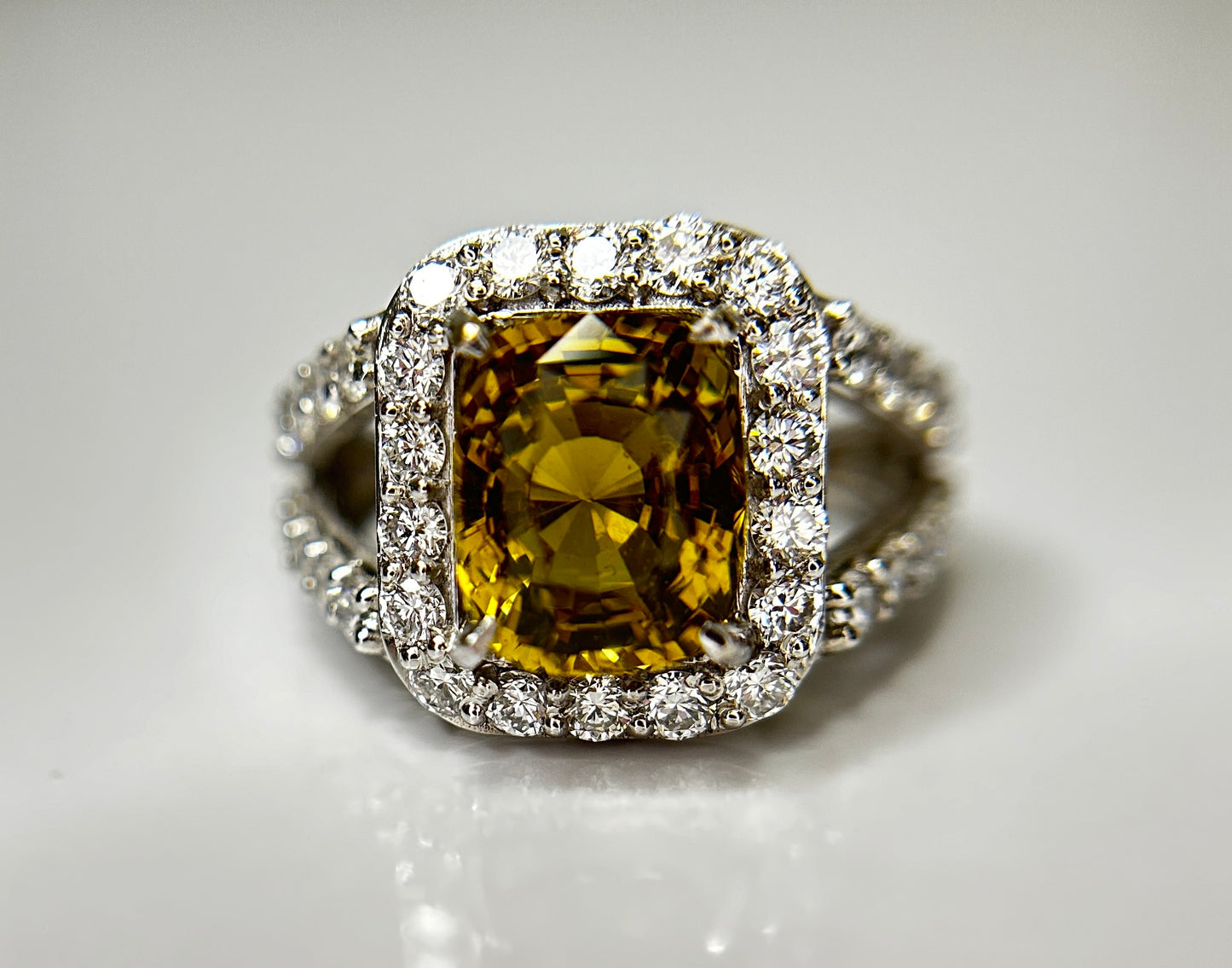 GIA Certified Natural Alexandrite 4.17ct Ring With 1.55 Cts Diamond & 18k White