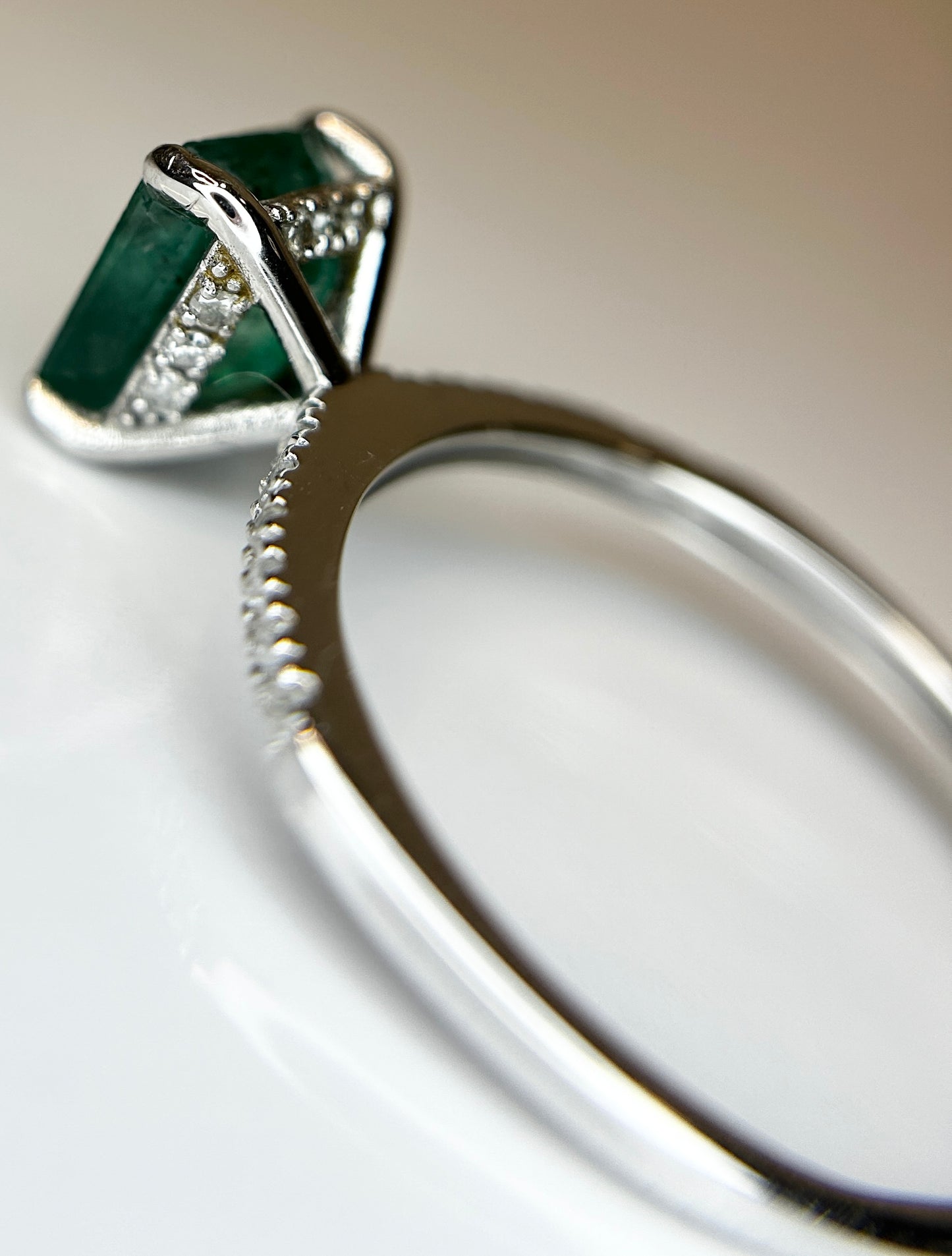 Beautiful Natural Emerald 2.64 CT With Natural Diamonds & 18k Gold
