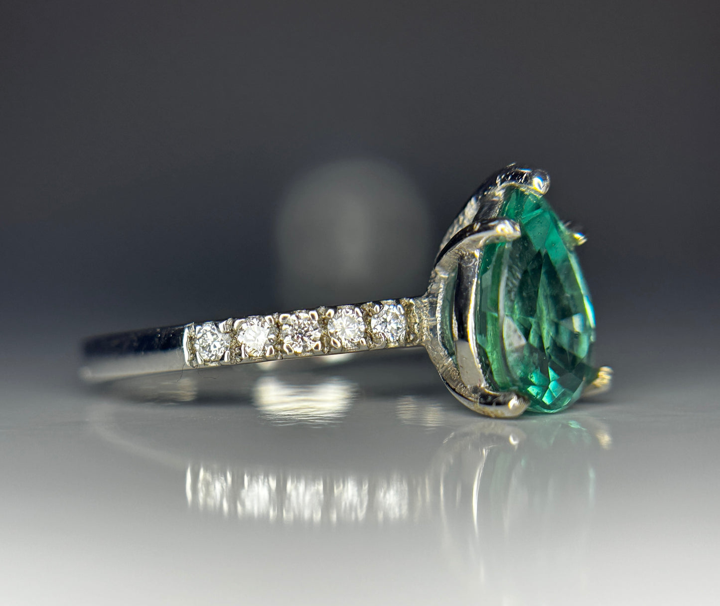 Beautiful Natural Emerald With Natural Diamonds & 18k Gold
