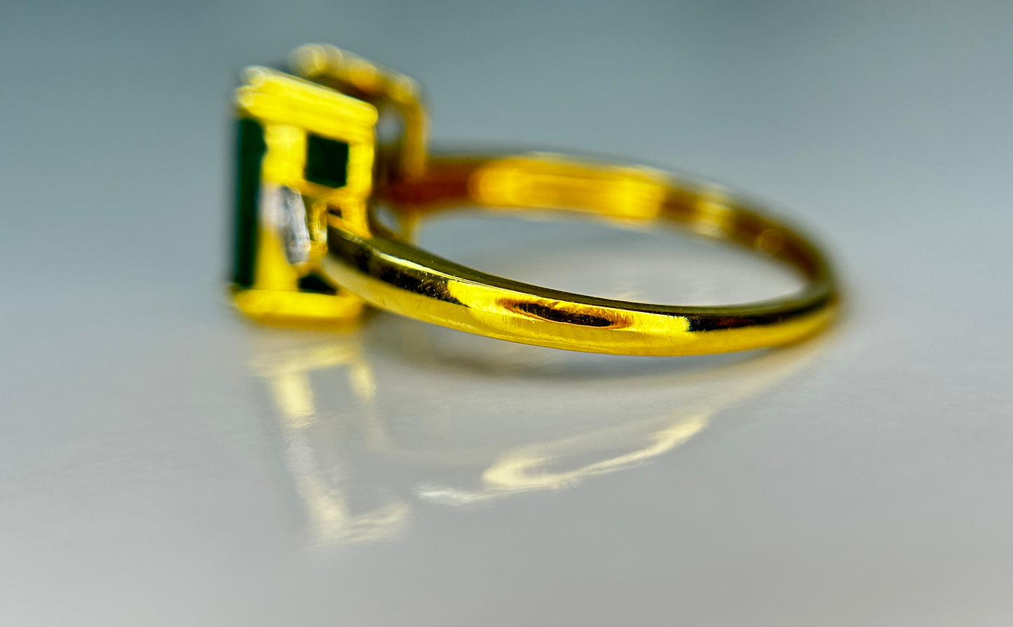 Beautiful Natural Emerald 2.96ct With Natural Diamonds & 18k Gold