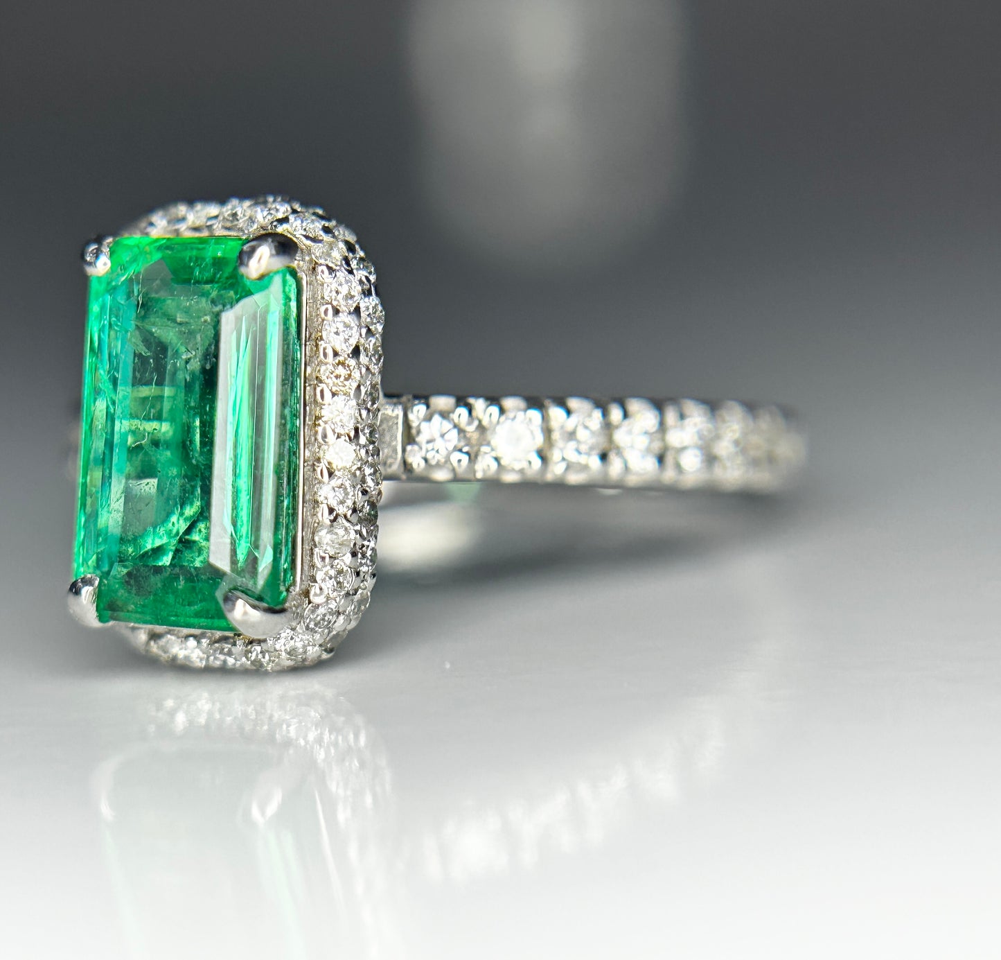 Beautiful Natural Emerald With Natural Diamonds & 18k Gold