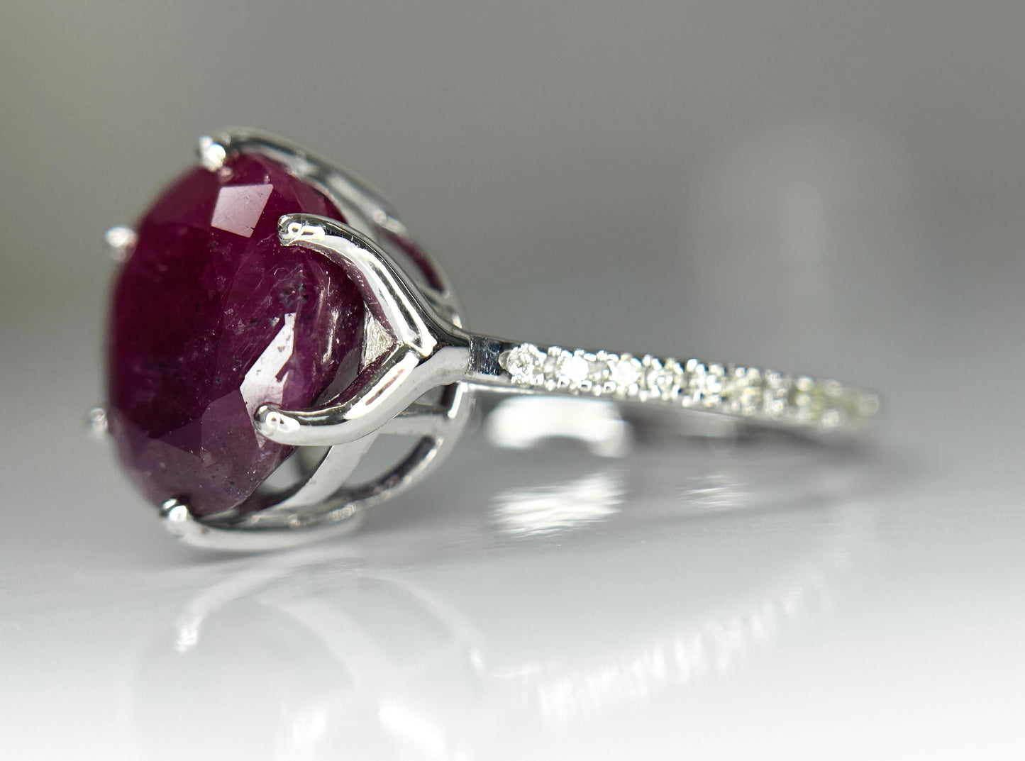 Natural Burma Ruby Unheated/Untreated 6.19 Ct With Natural Diamonds & 18k Gold