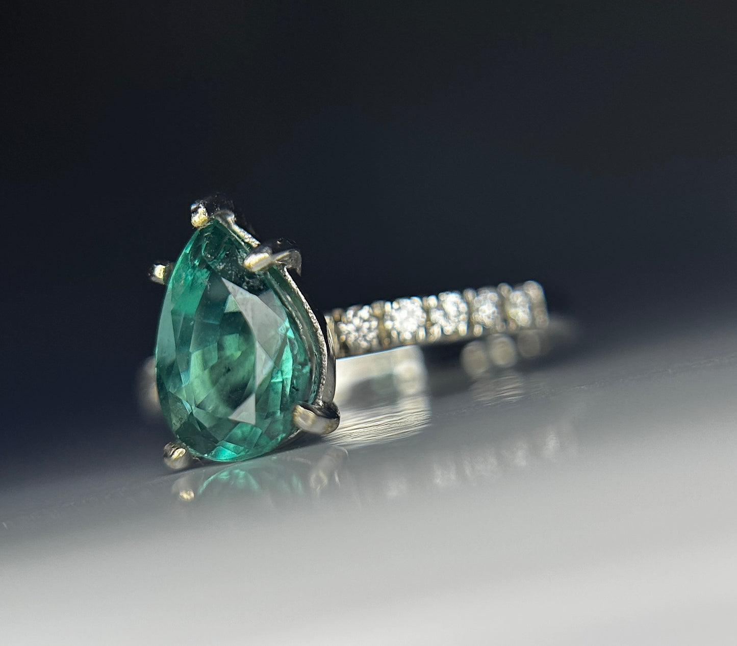 Beautiful Natural Emerald With Natural Diamonds & 18k Gold