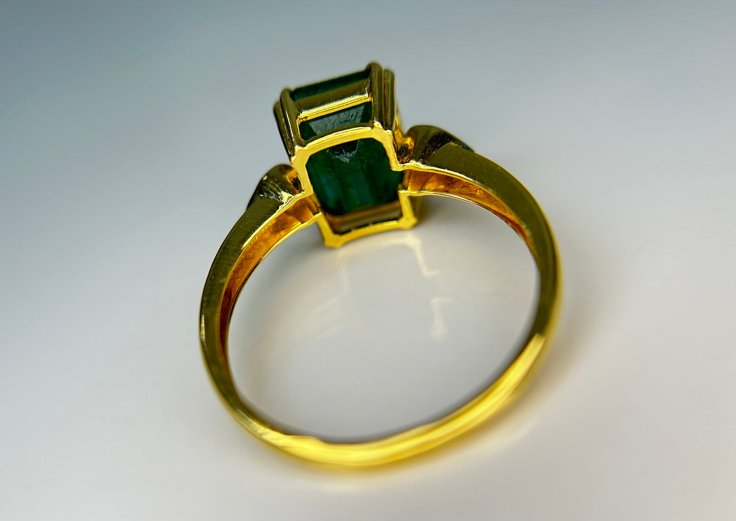 Beautiful Natural Emerald 2.96ct With Natural Diamonds & 18k Gold