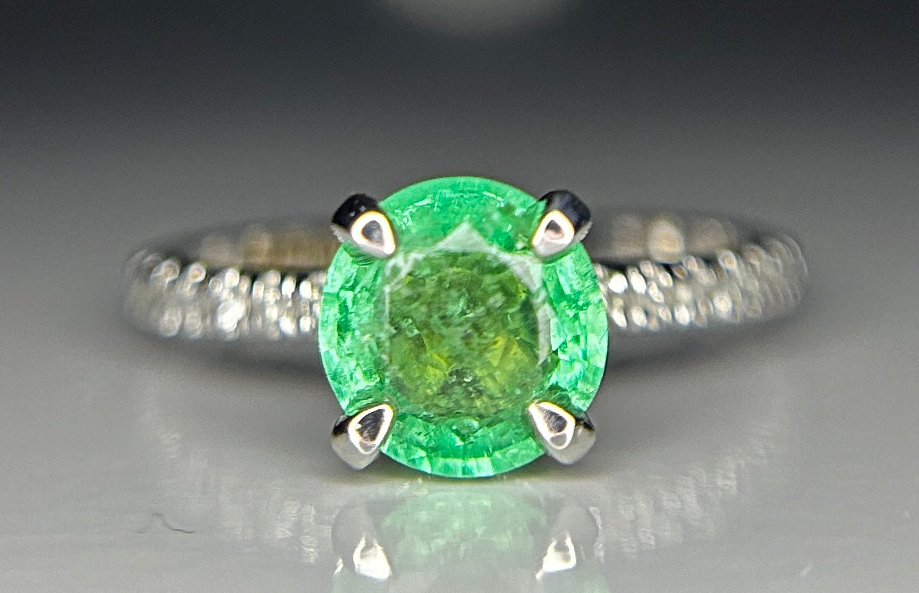 Beautiful 1.03ct Natural Emerald With Natural Diamonds & 18k Gold