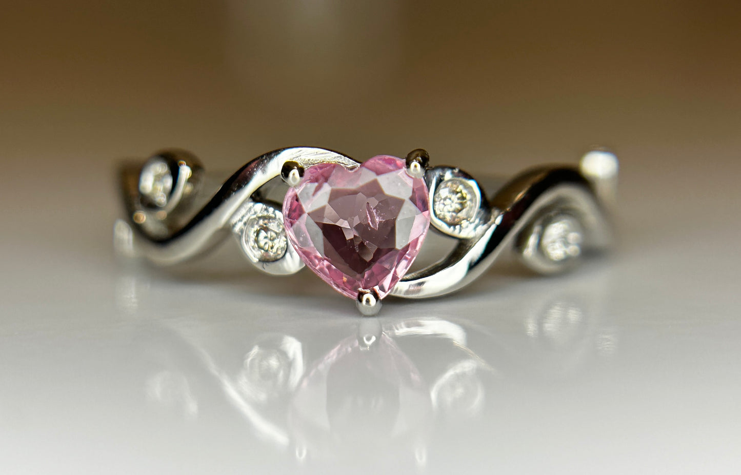 Beautiful 0.48ct Heart Shape Unheated Ceylon Pink Sapphire Diamonds & 950 Platinum