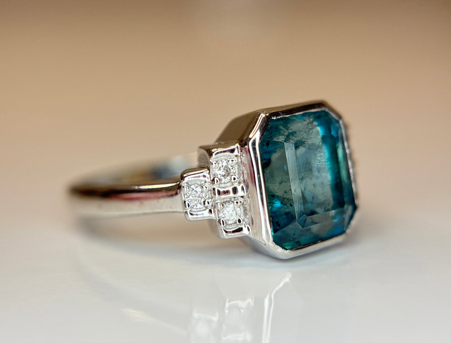 Beautiful 3.32 CT Natural Emerald With Natural Diamonds & 18k Gold